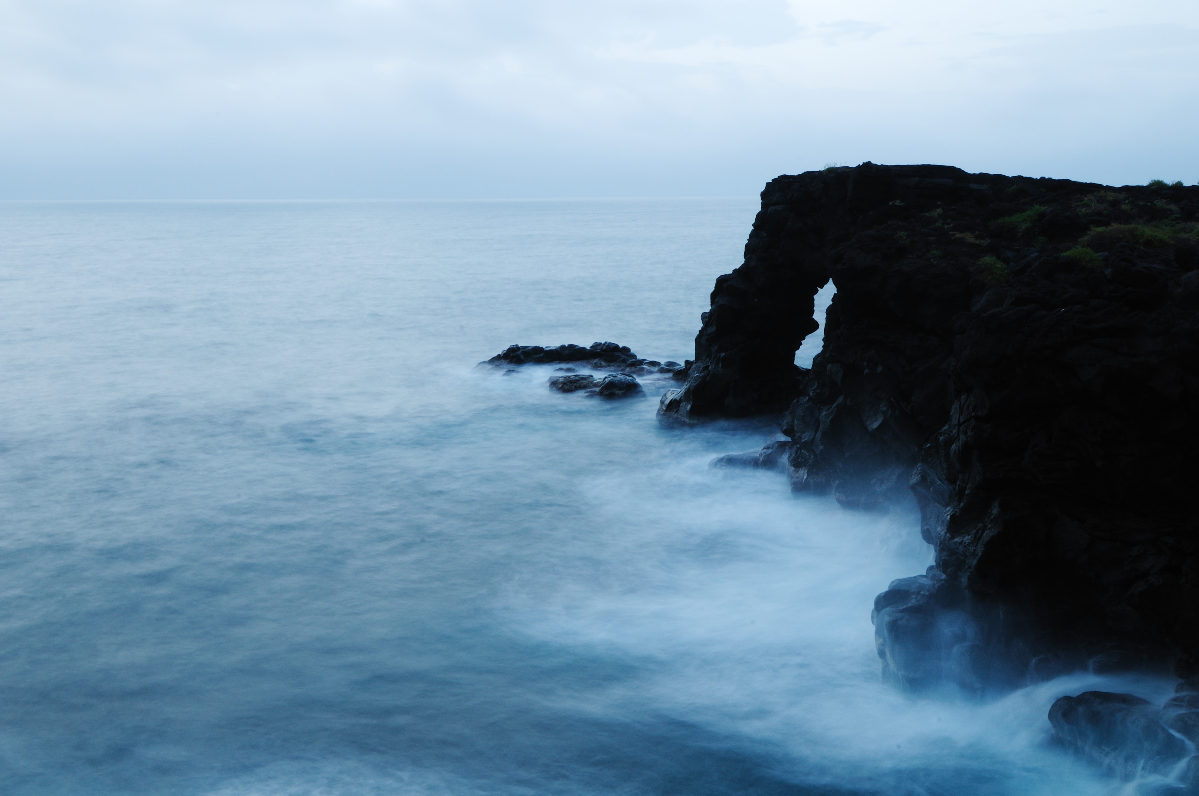 Sea Arch Rock Formation in Sicily, Italy HD Wallpaper