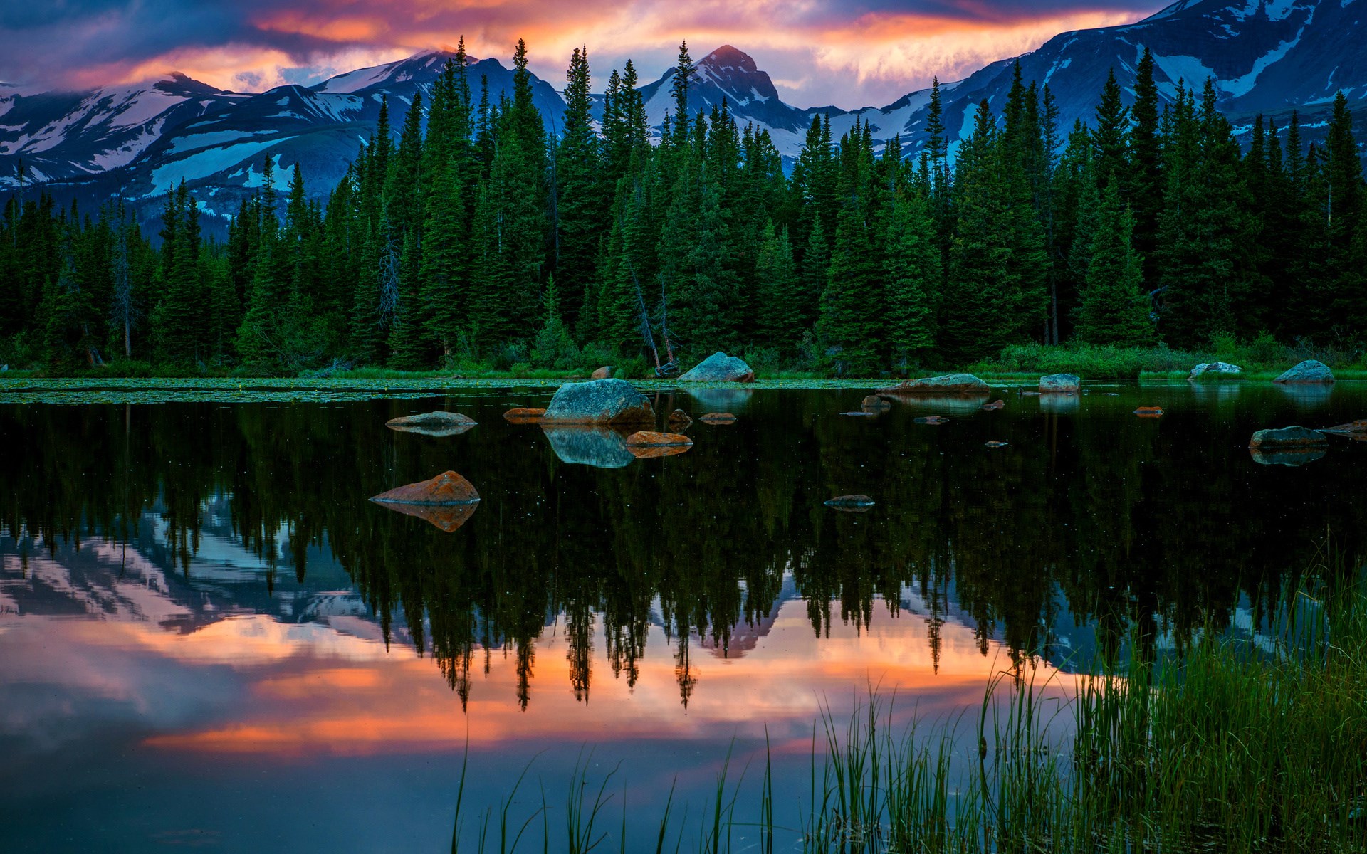 Mountain lake reflection at sunset HD Wallpaper