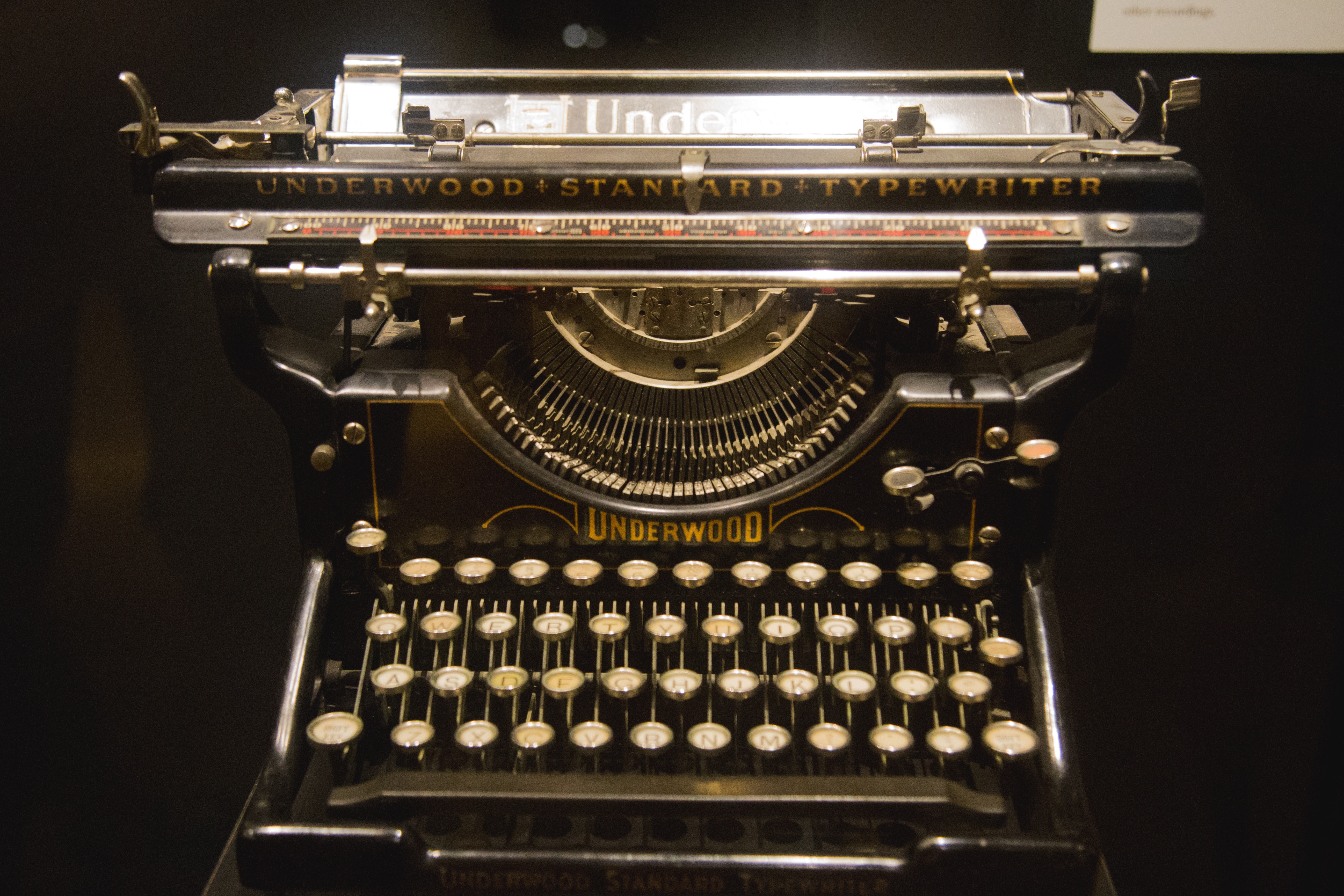 Underwood Standard Typewriter HD Wallpaper