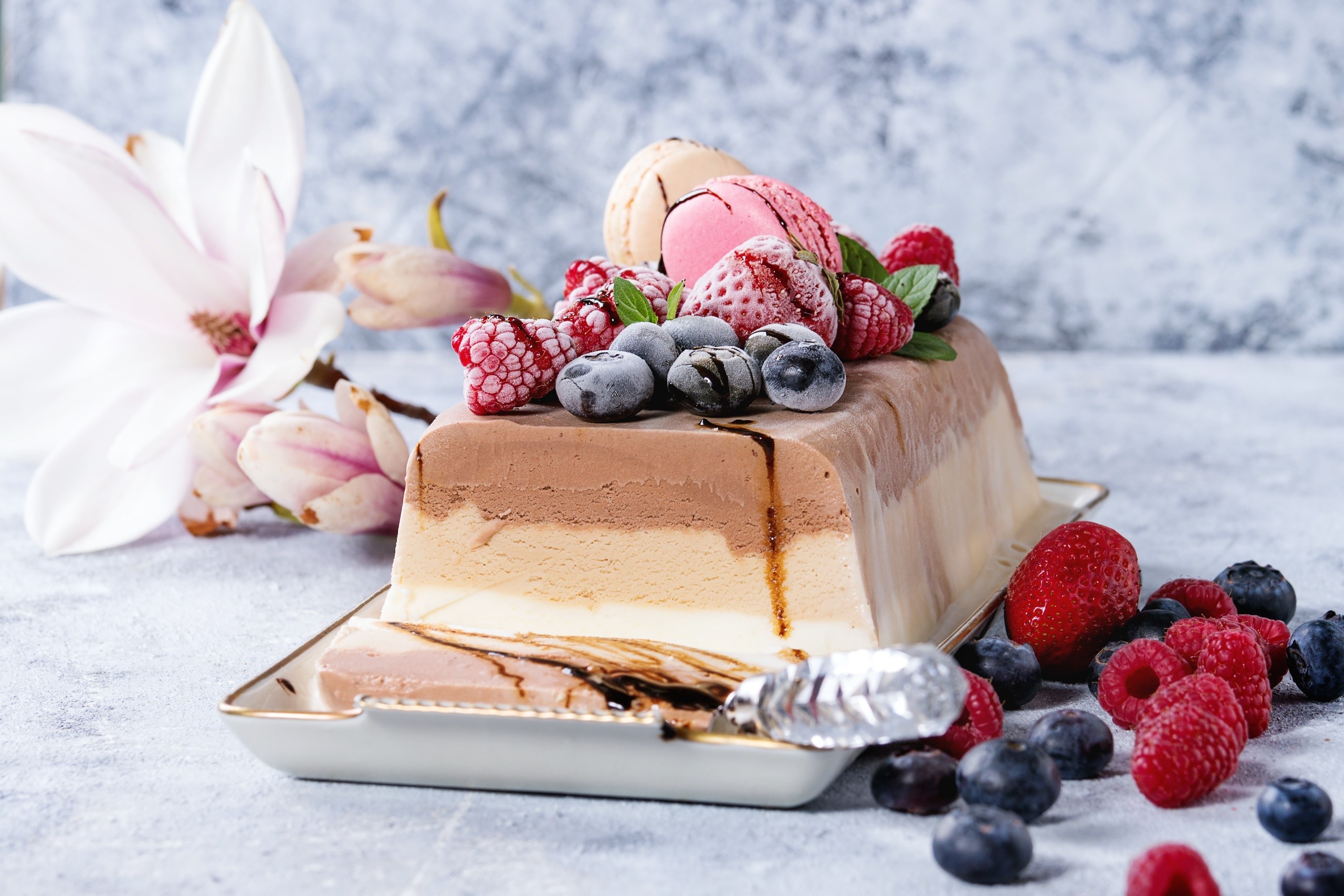 Tricolor ice cream loaf with berries and flowers HD Wallpaper