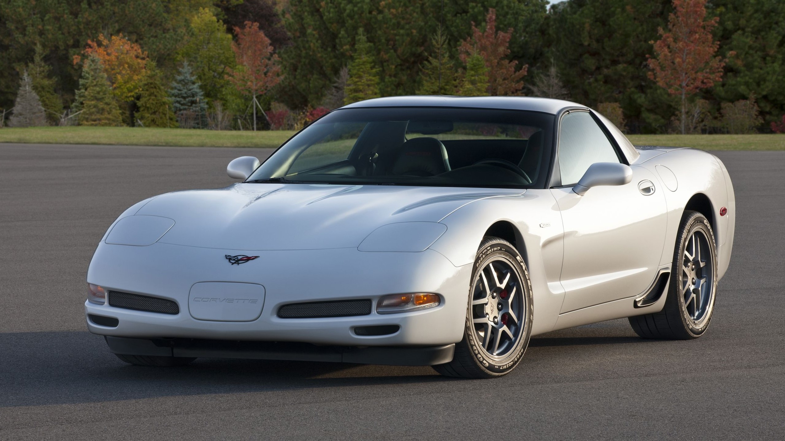 White Chevrolet Corvette C5 parked outdoors HD Wallpaper
