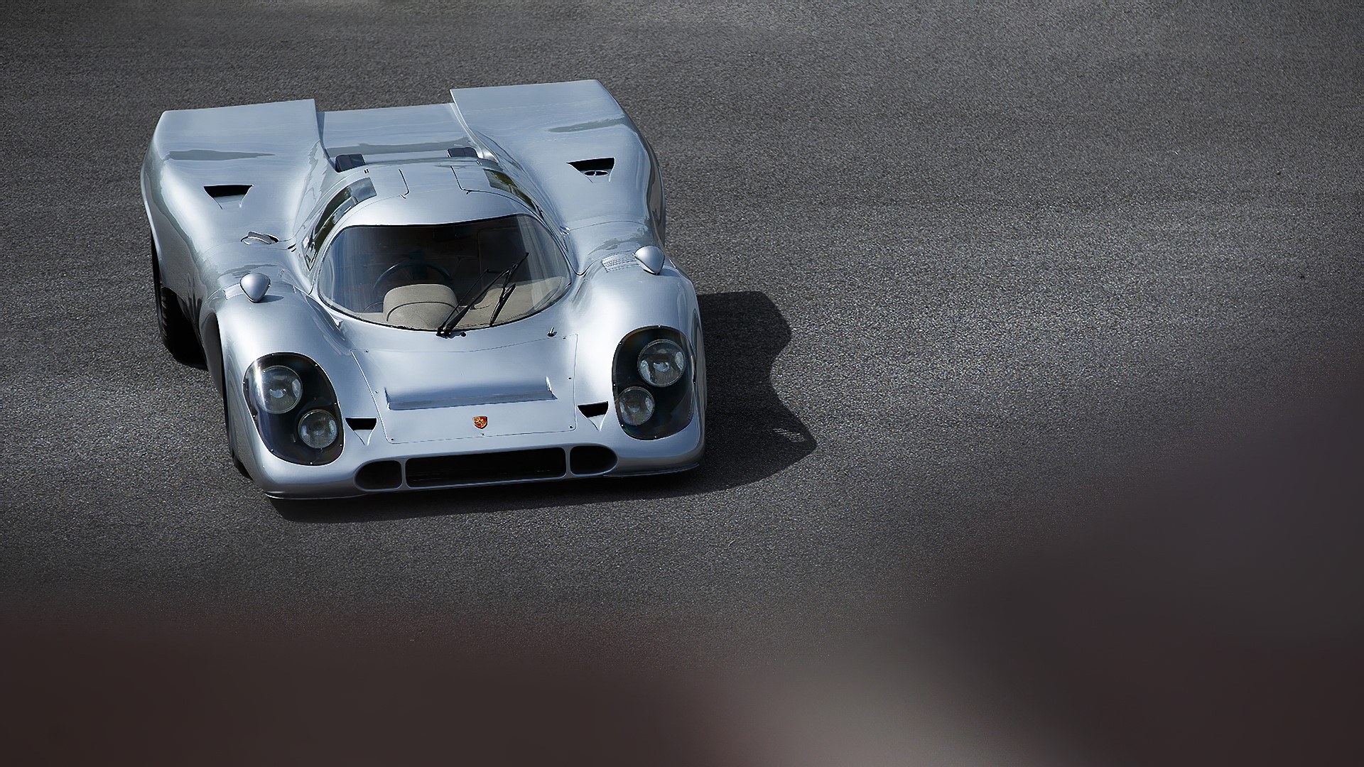 Silver Porsche 917 race car on asphalt HD Wallpaper