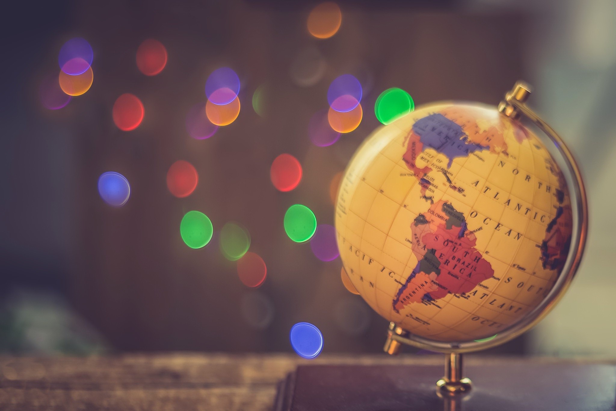 Globe with bokeh lights HD Wallpaper