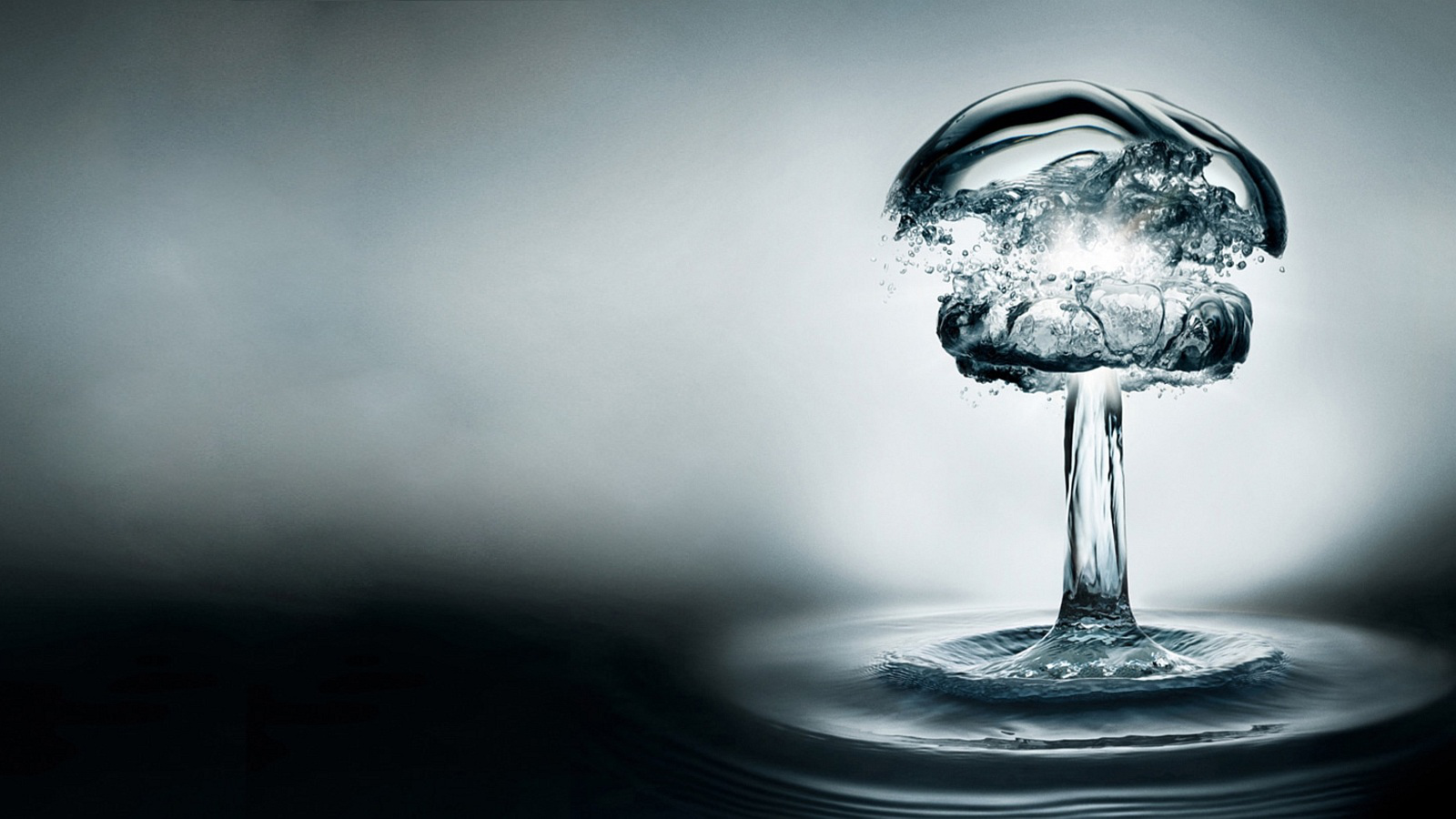 Water splash resembling an atomic bomb explosion HD Wallpaper