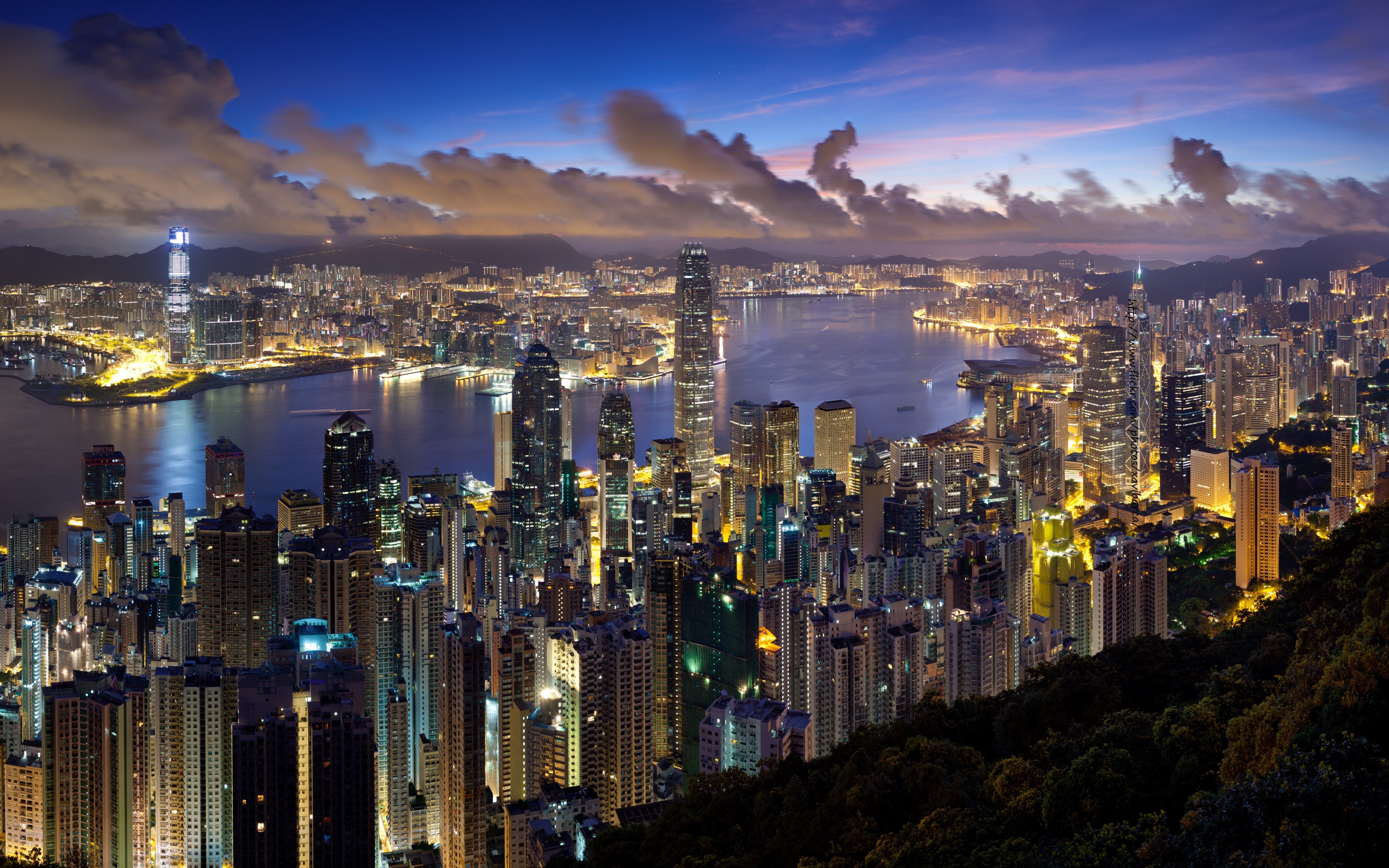 4K Hong Kong cityscape at Victoria Harbour at dusk HD Wallpaper