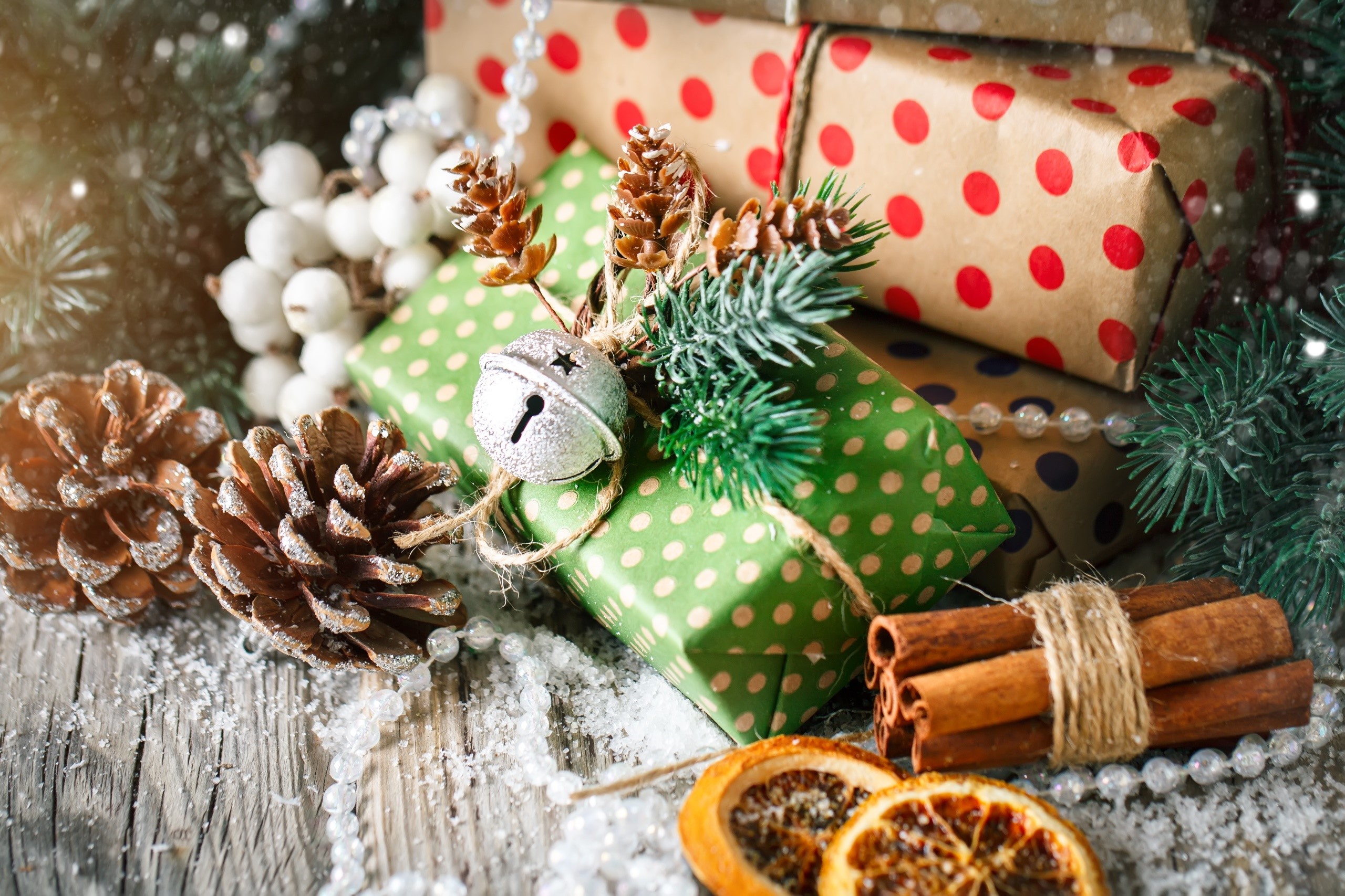 Christmas presents with pine cones and cinnamon sticks HD Wallpaper