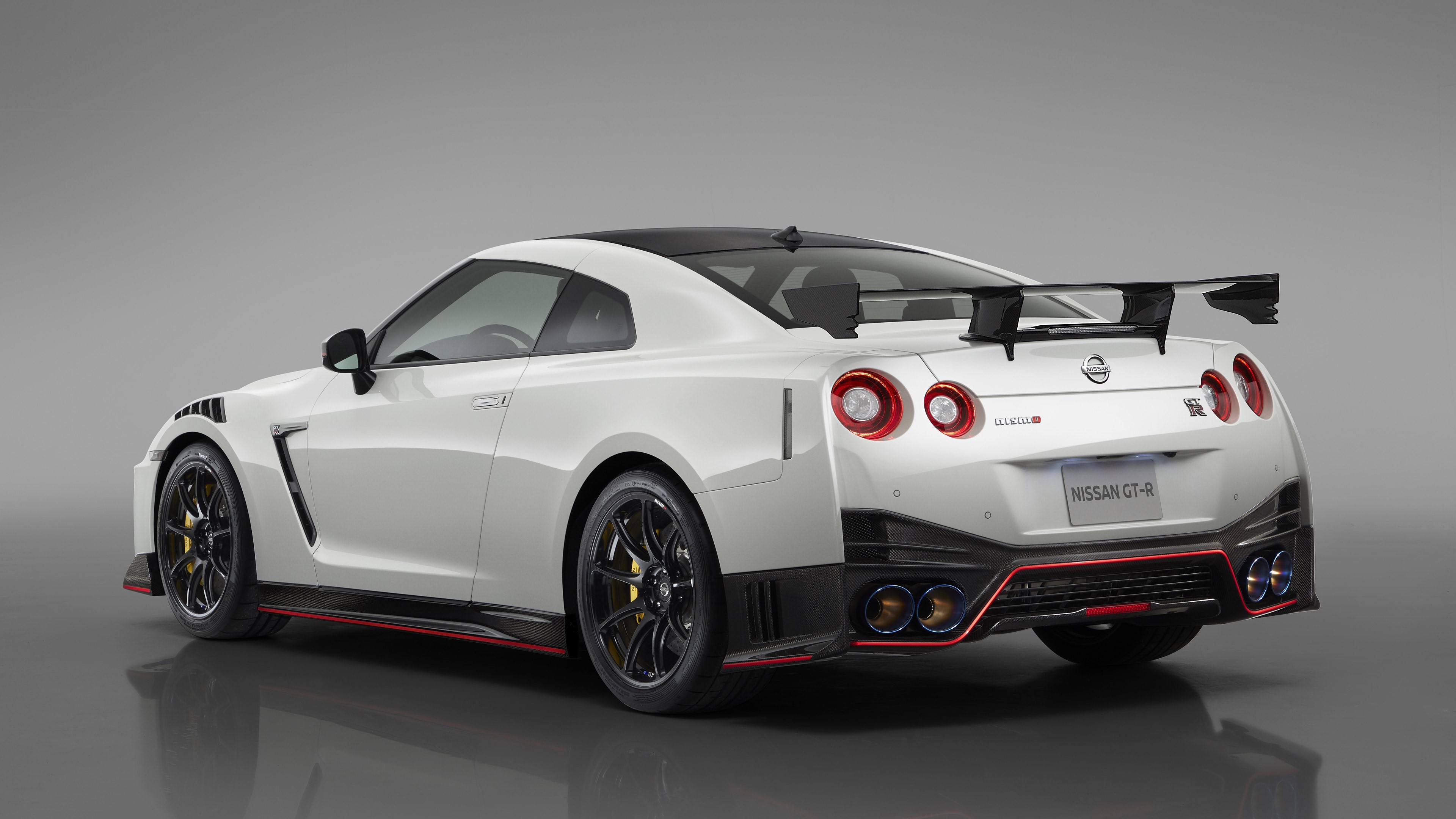 White Nissan GT-R NISMO with Spoiler HD Wallpaper