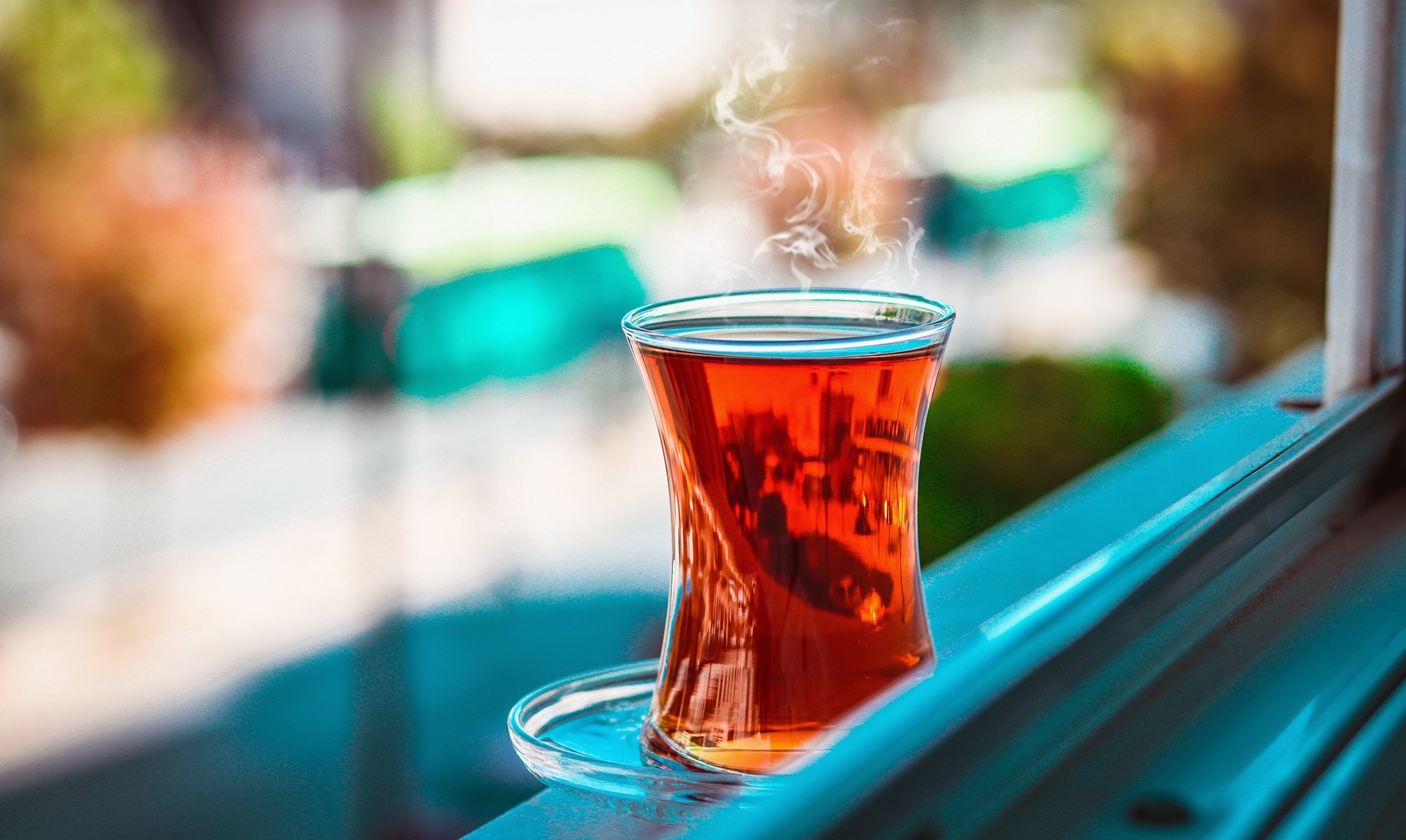 Hot tea in a glass on a windowsill HD Wallpaper