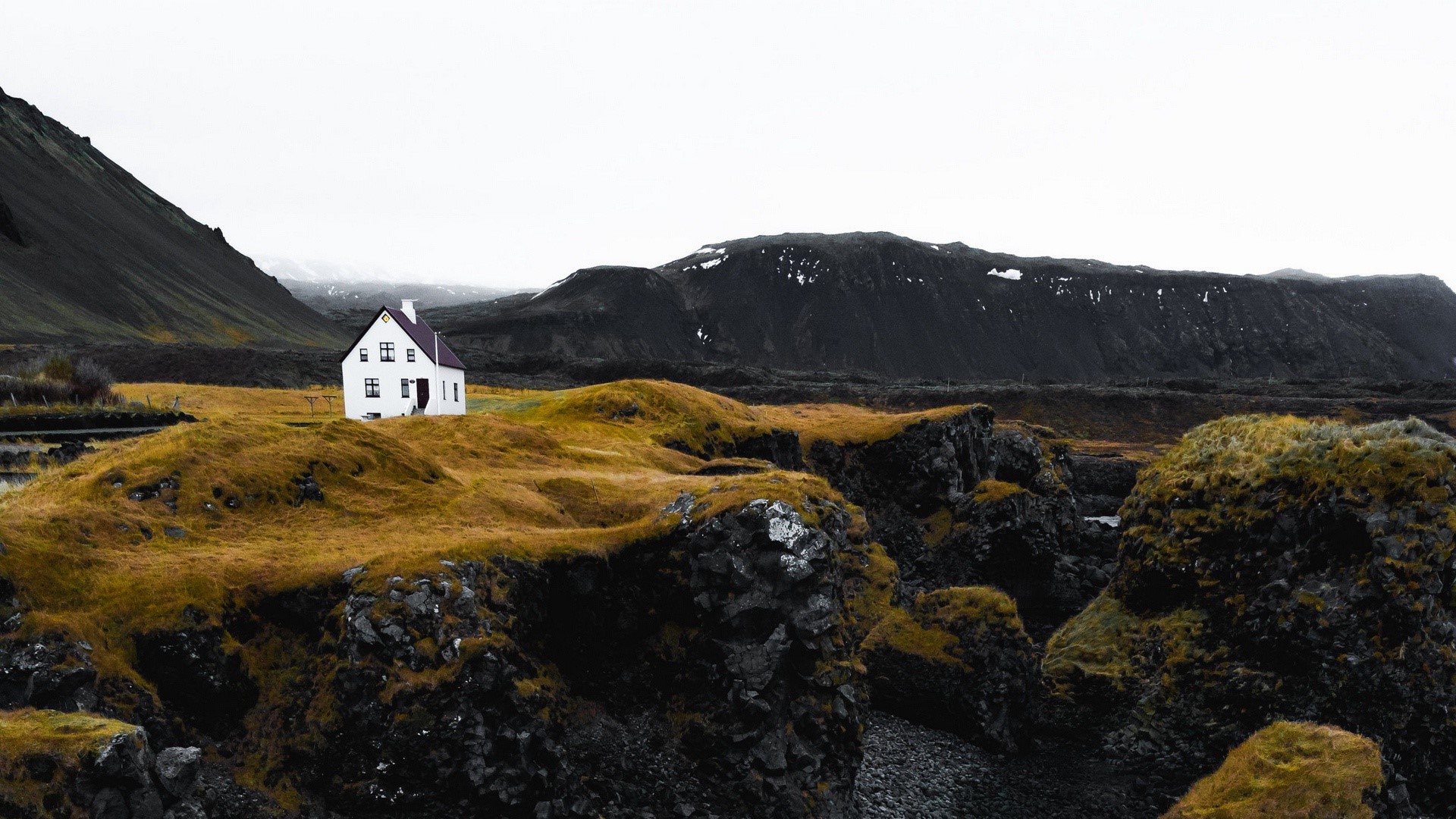 White house on a rocky hill in Iceland HD Wallpaper