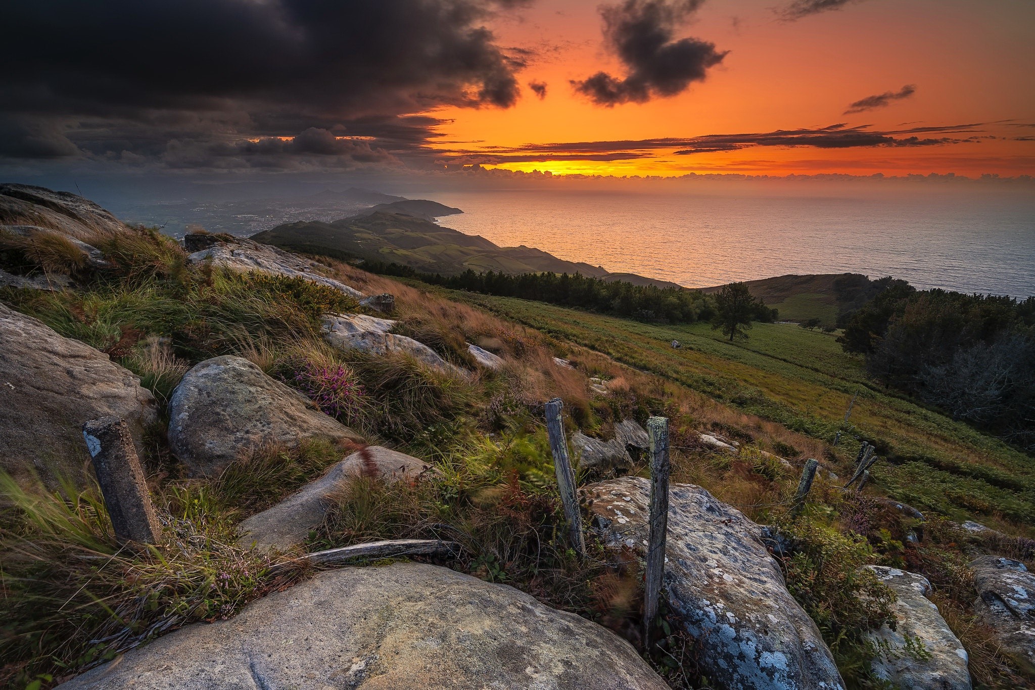 Sunset over the coast with rocky foreground HD Wallpaper