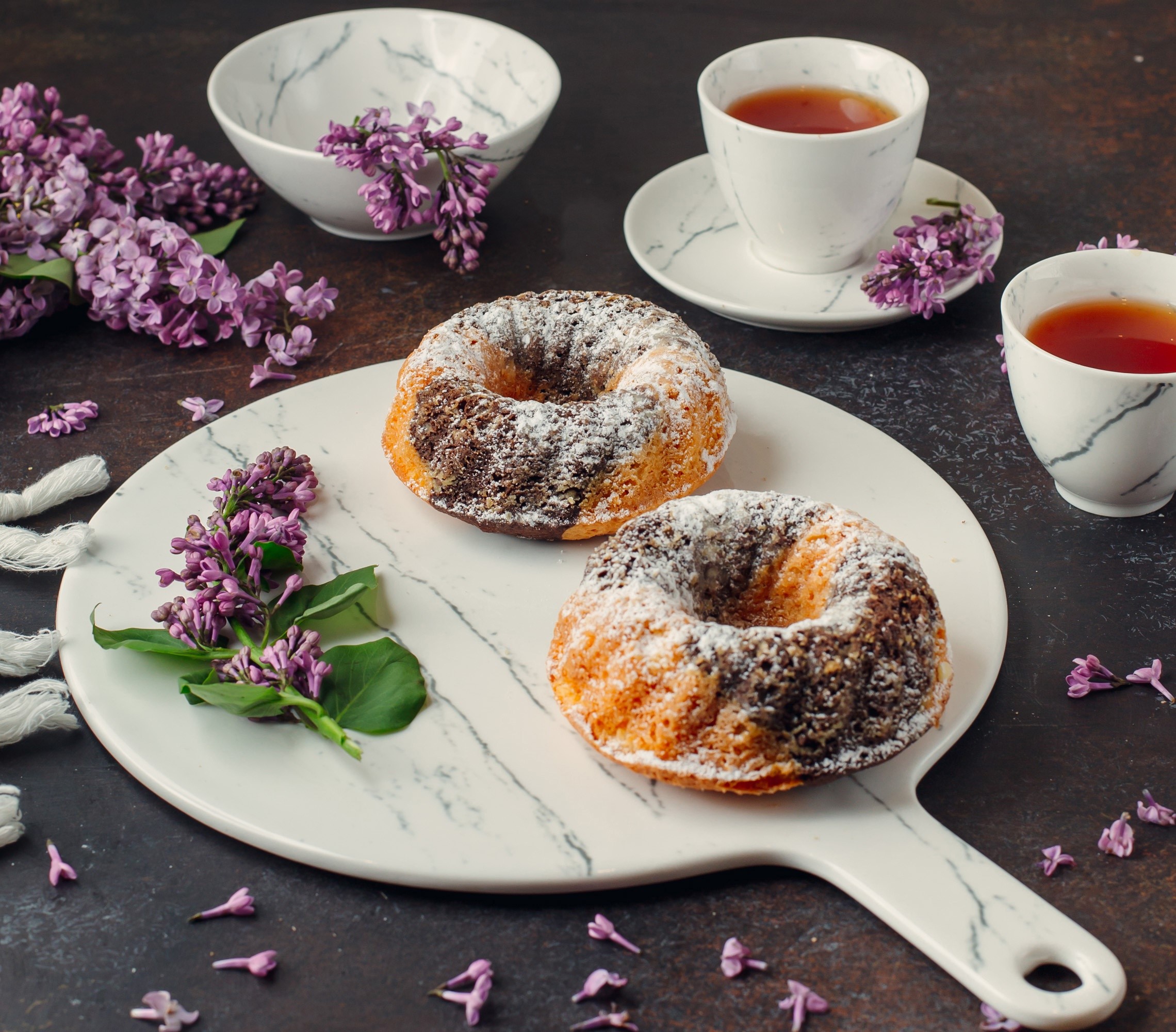 Two bundt cakes with tea and lilacs HD Wallpaper