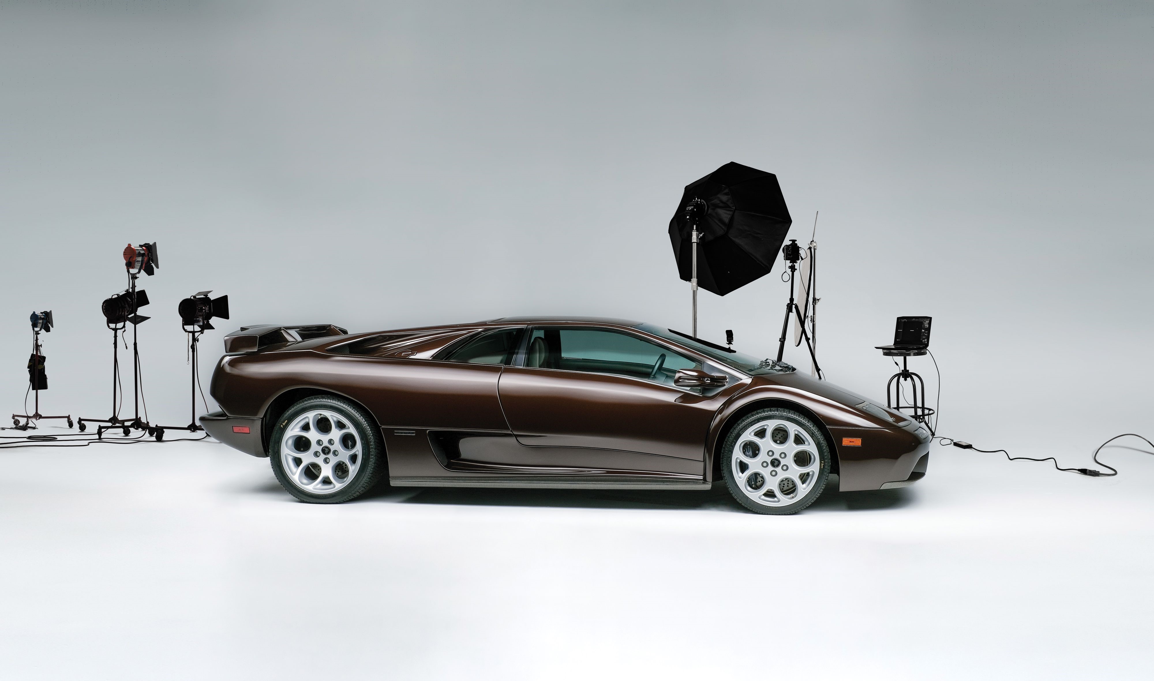 Lamborghini Diablo in a studio with lighting equipment HD Wallpaper