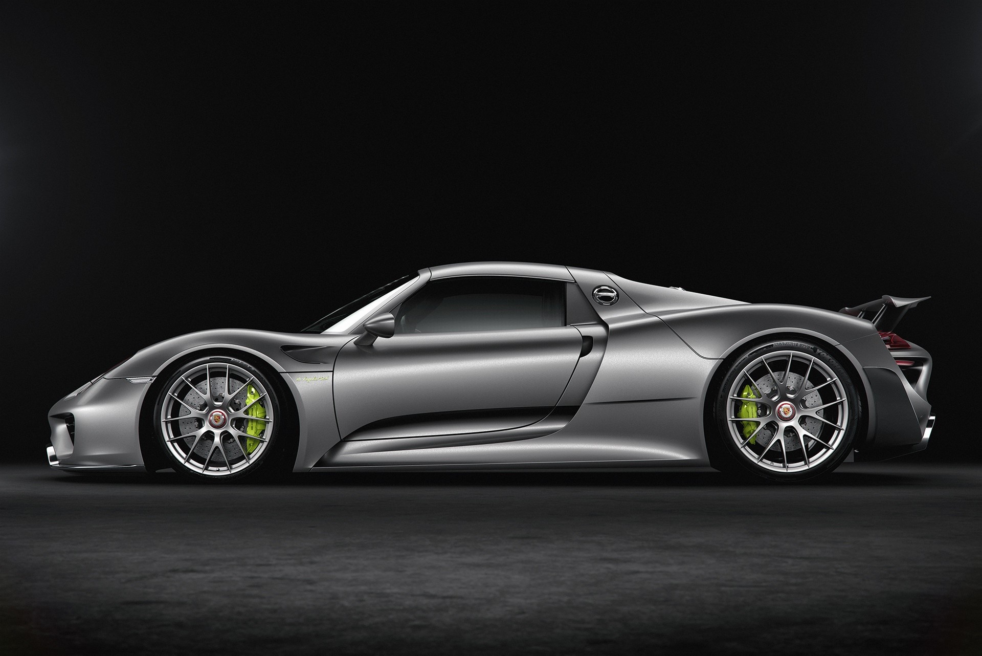 Silver Porsche 918 Spyder from the side HD Wallpaper