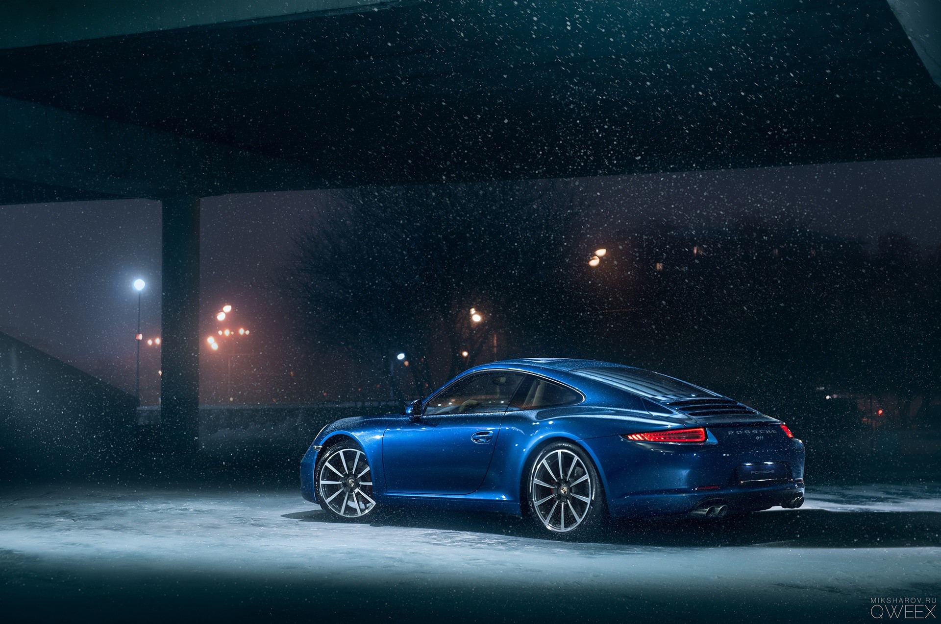 Blue Porsche 911 in the snow at night HD Wallpaper