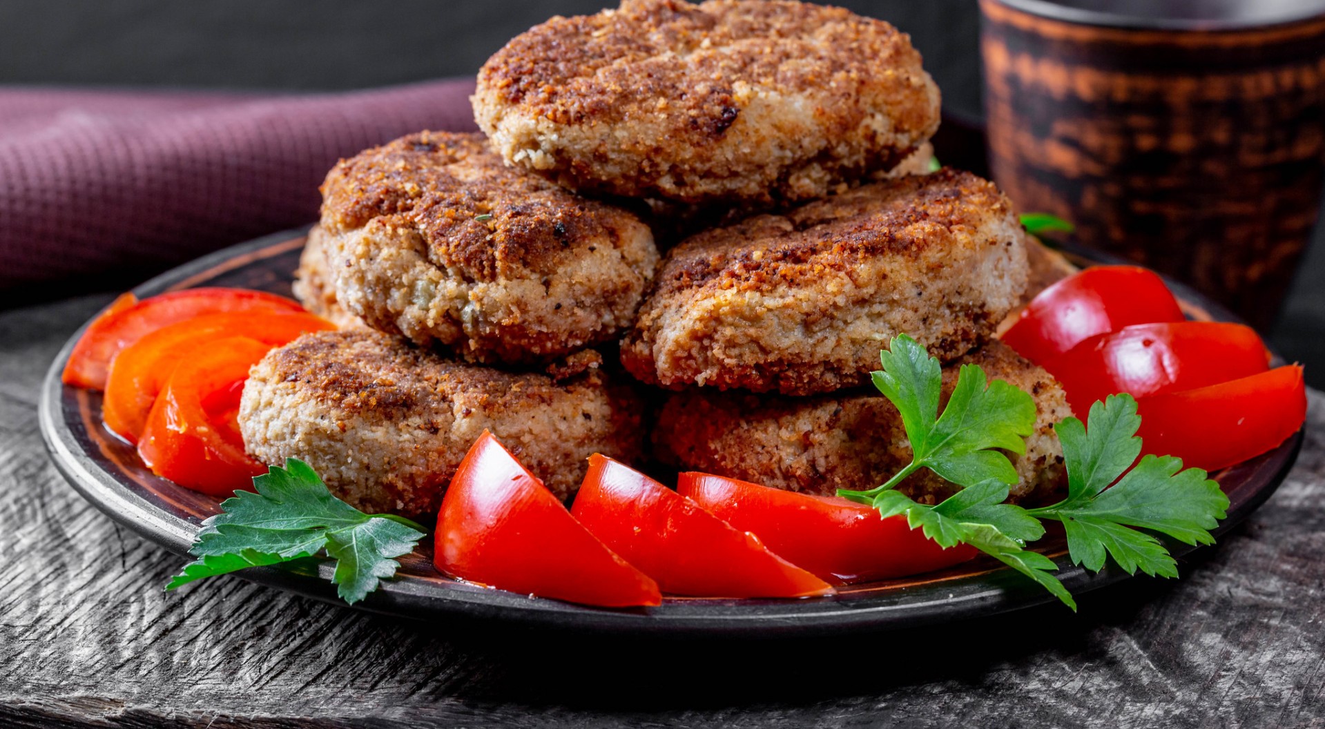 Stack of meatballs with tomato slices and parsley HD Wallpaper