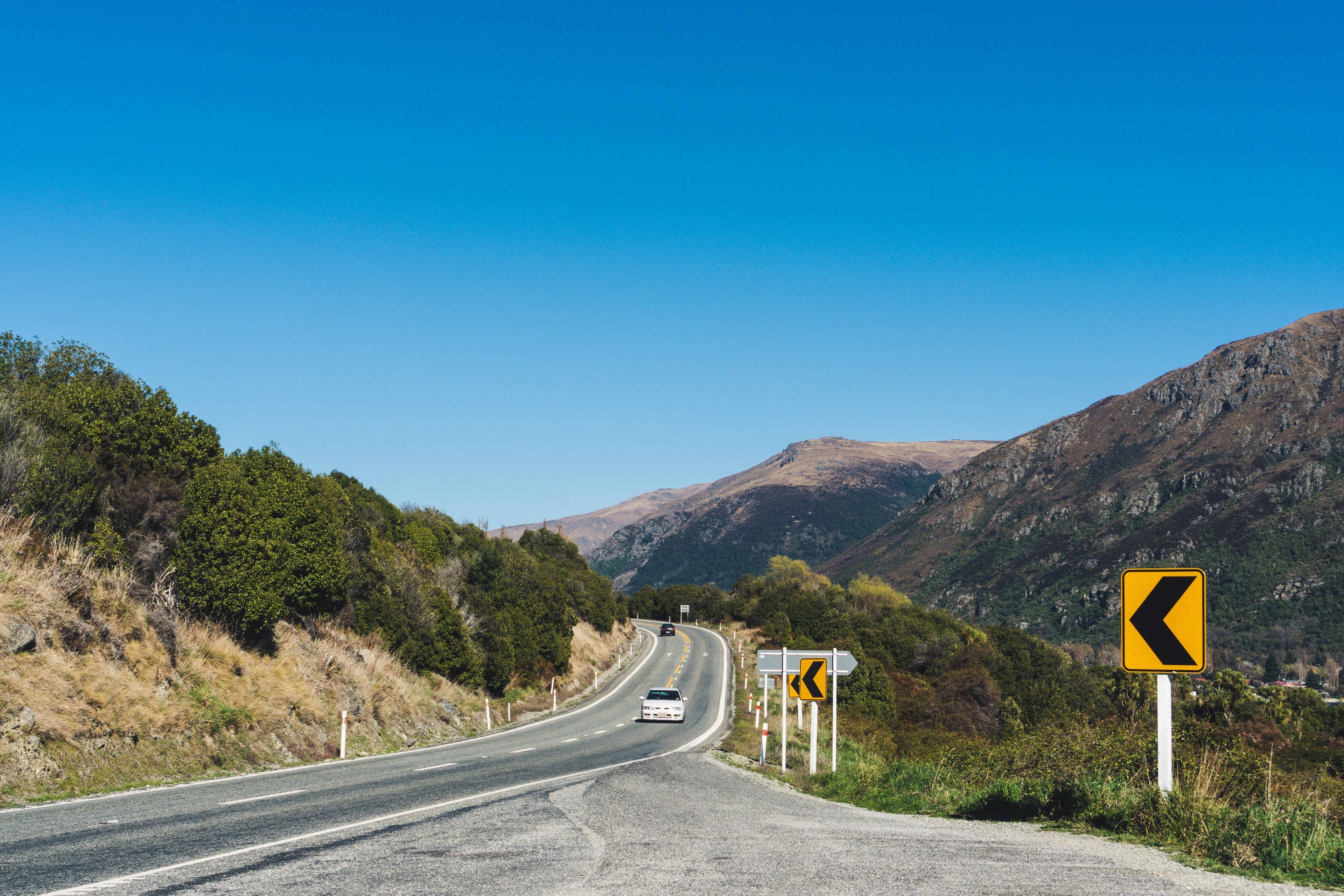 Road through mountains near Queenstown, New Zealand HD Wallpaper