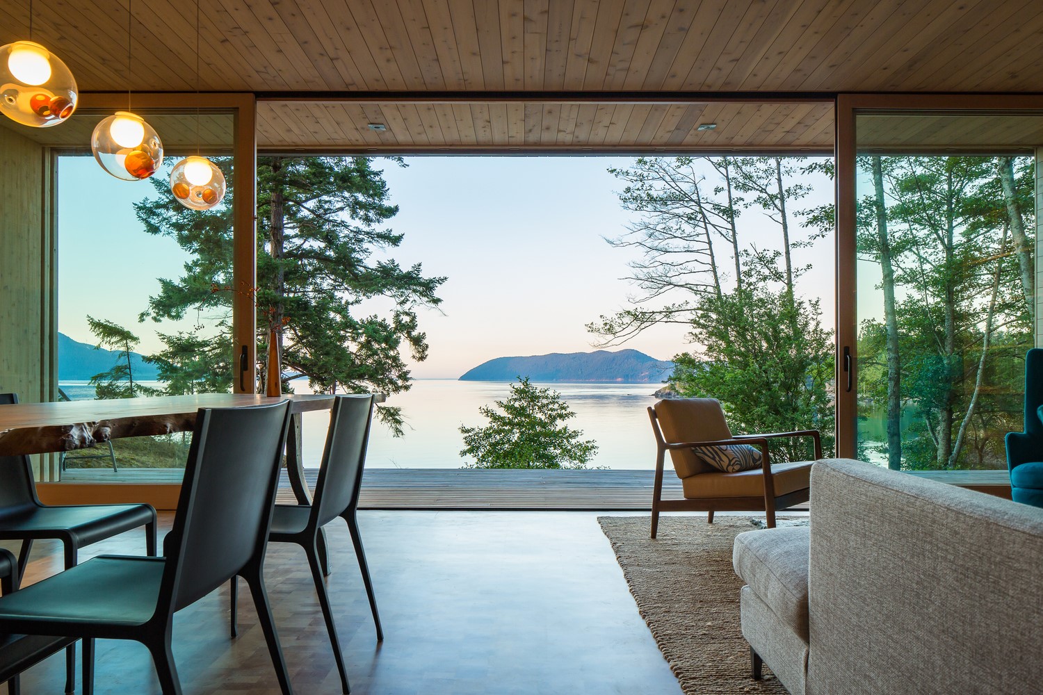 Modern cabin with ocean view and dining area HD Wallpaper