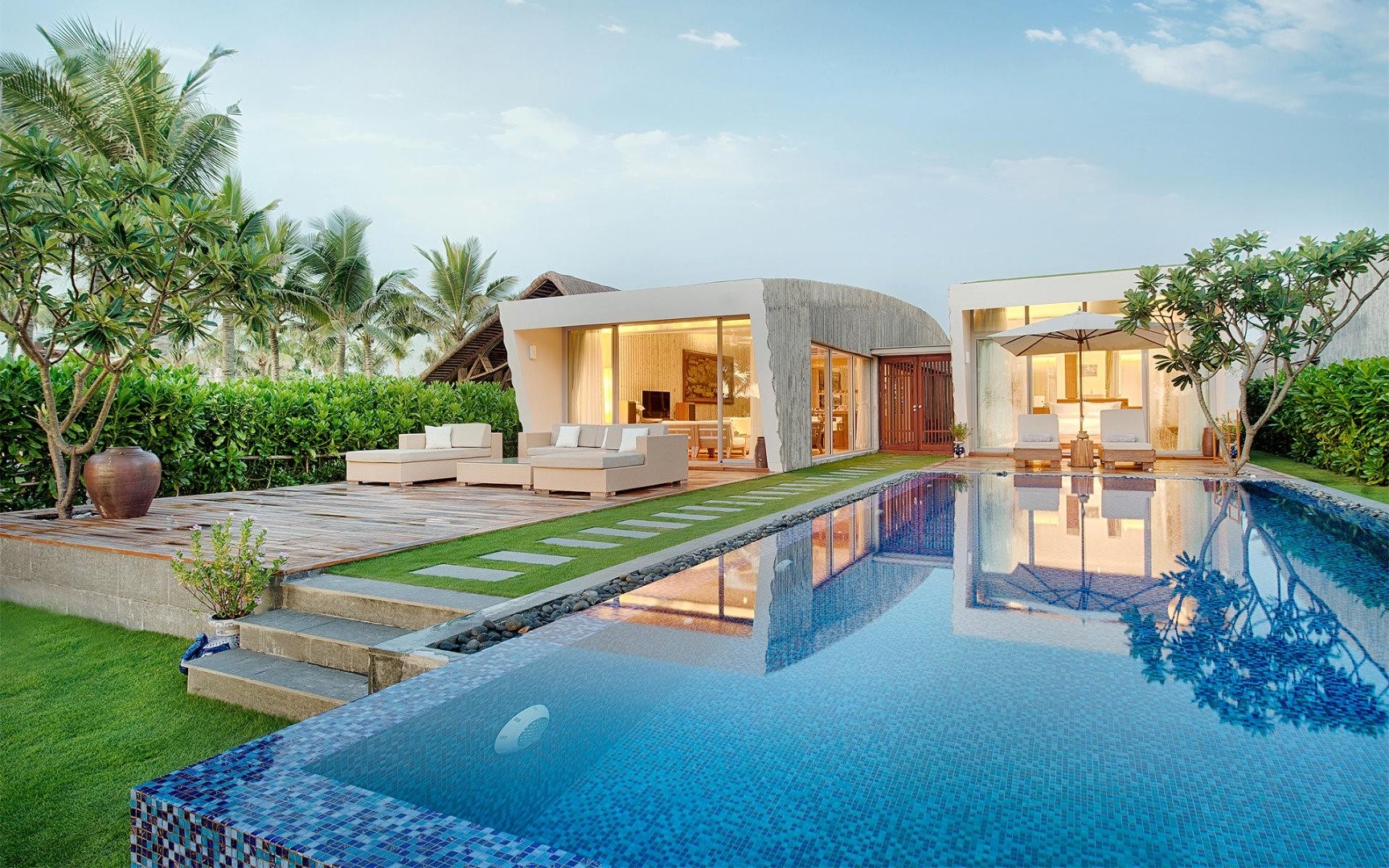 Modern villa with swimming pool and lounge area HD Wallpaper