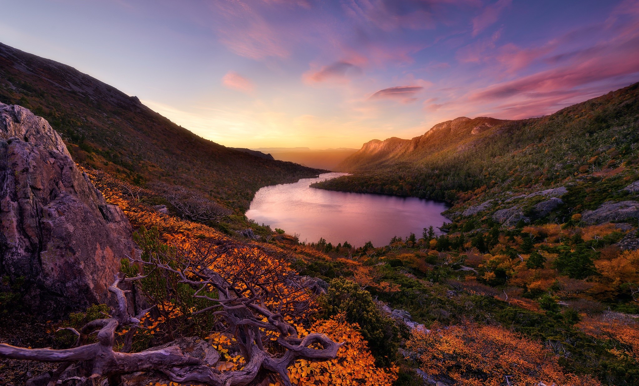 Lake surrounded by mountains during sunset in fall HD Wallpaper