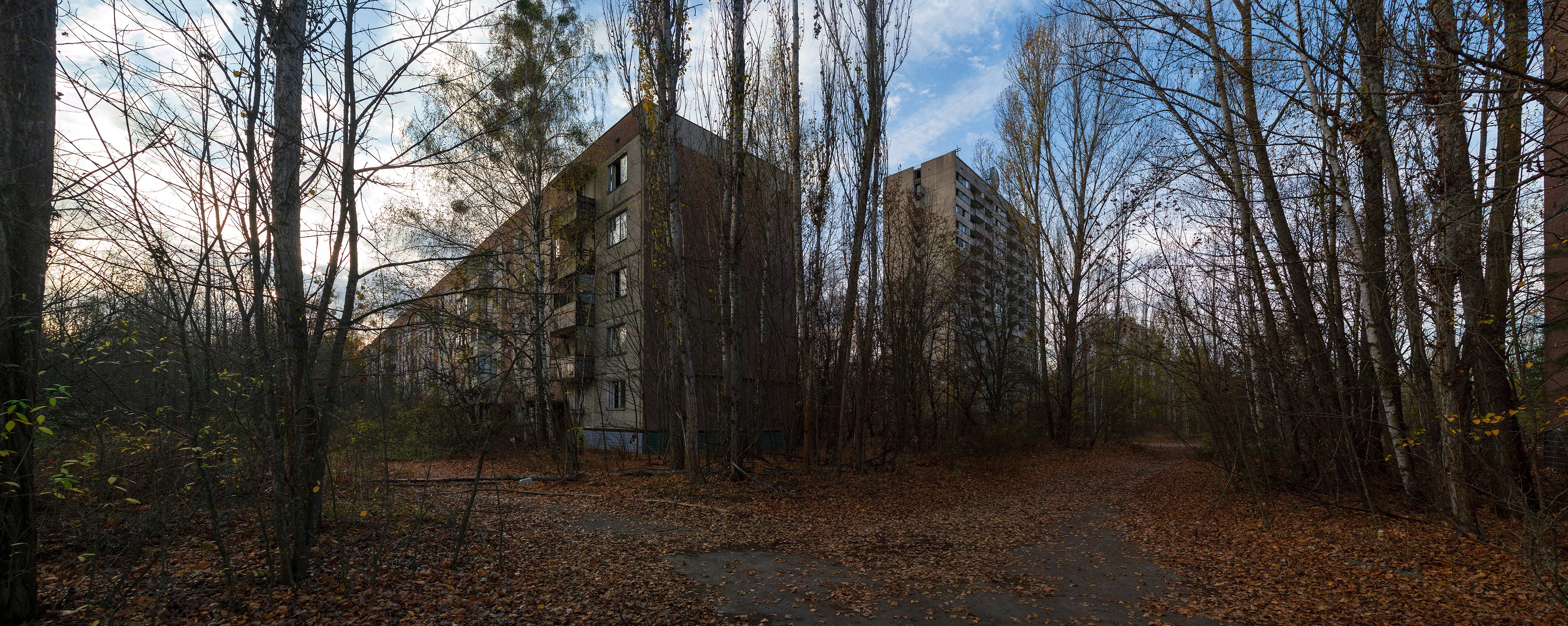 Abandoned apartment blocks in Pripyat, Chernobyl HD Wallpaper