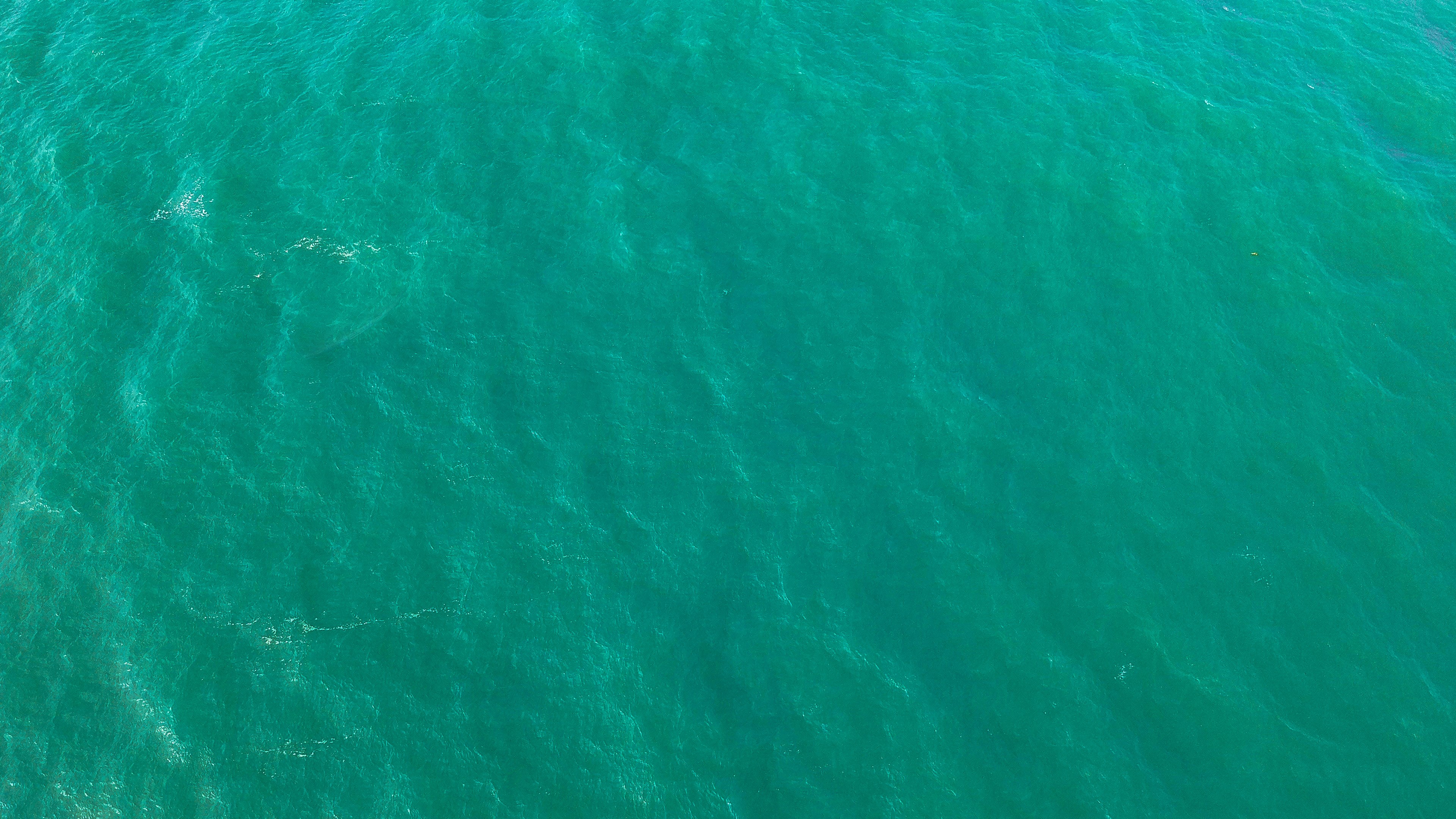 Ocean view with turquoise water HD Wallpaper
