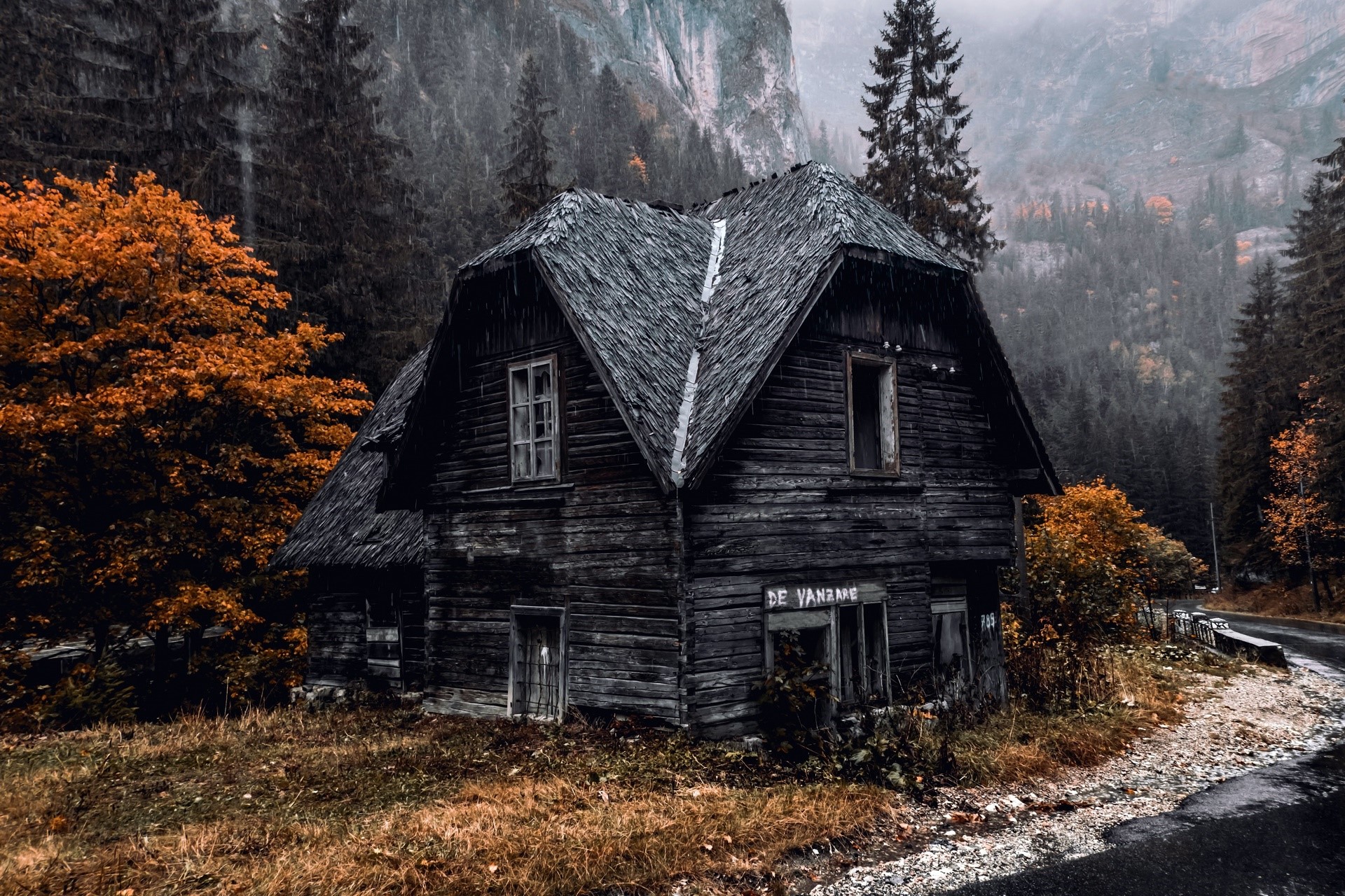 Abandoned wooden house in autumn mountains HD Wallpaper