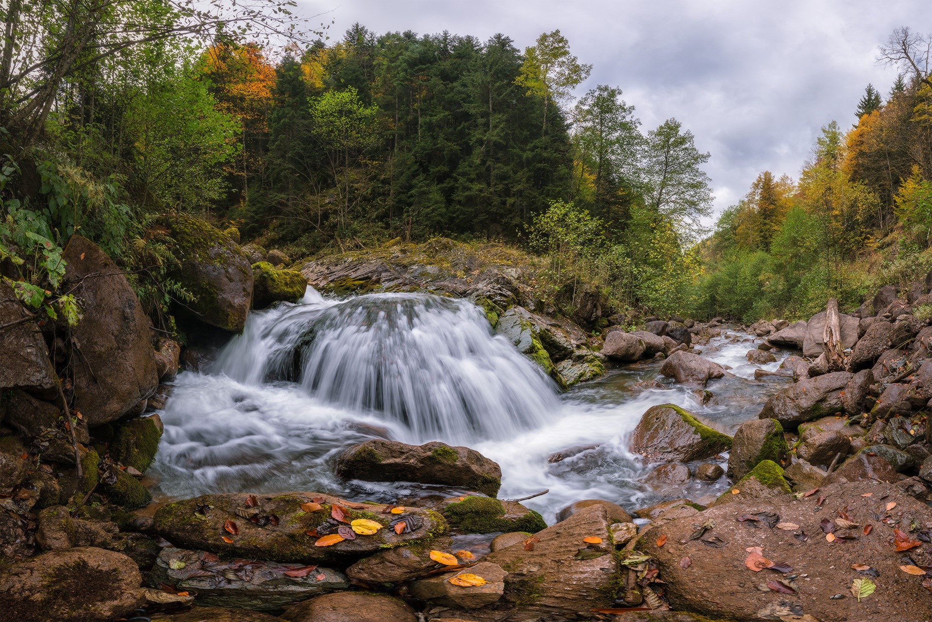 Waterfall in a forest in Russia HD Wallpaper