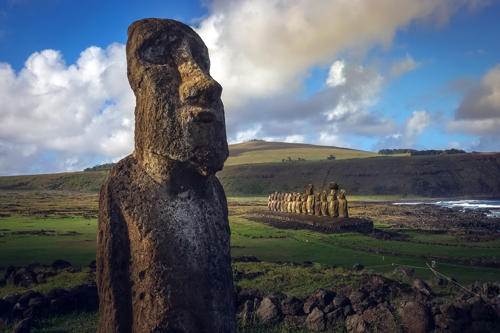 Moai statues on Easter Island, Chile HD Wallpaper