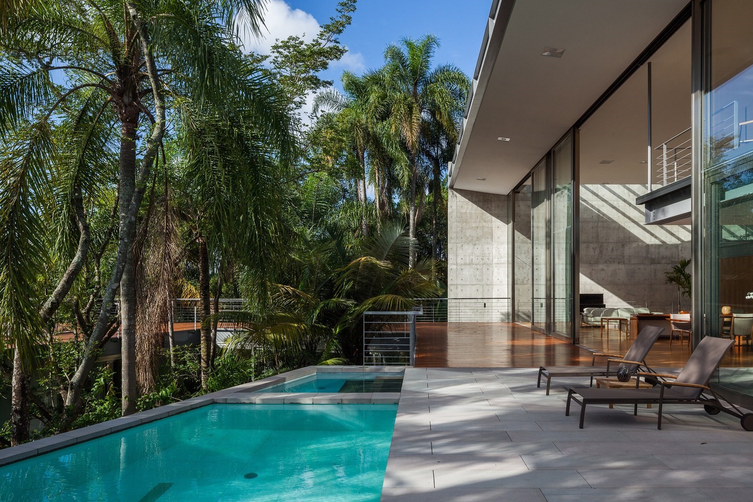 Modern house with swimming pool and palm trees HD Wallpaper