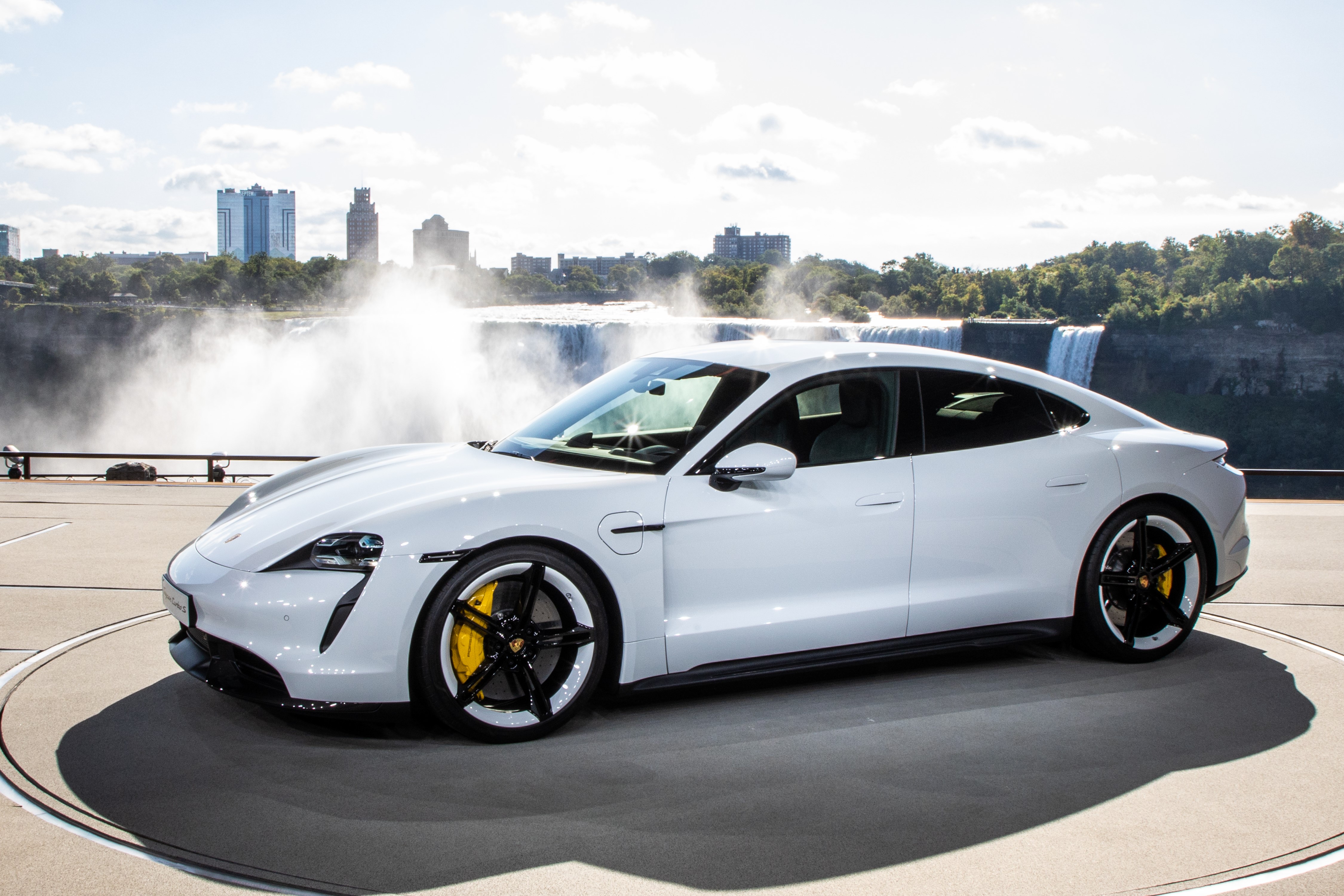 4K Porsche Taycan electric car at Niagara Falls HD Wallpaper