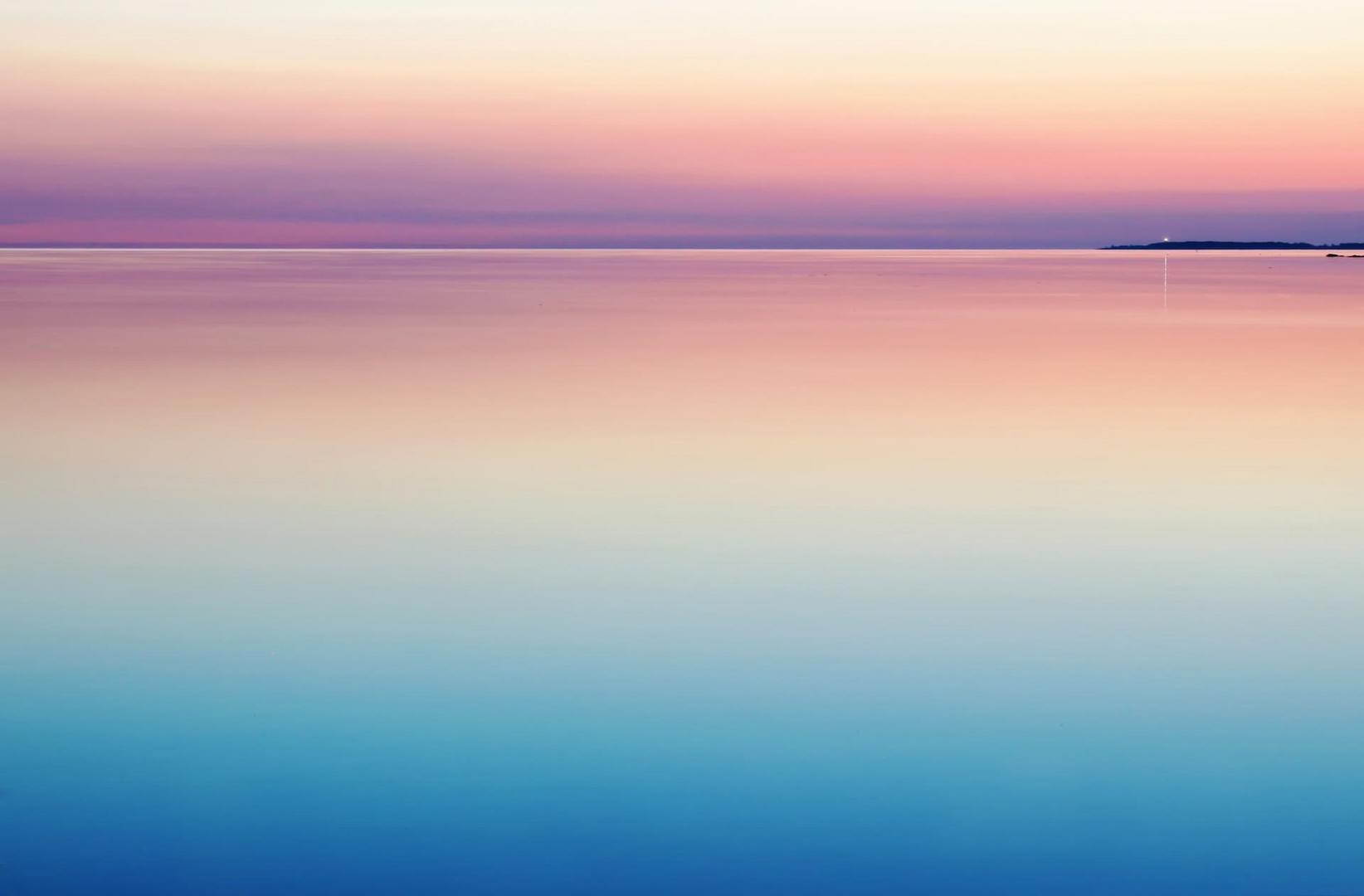 Sunset over the ocean with purple sky HD Wallpaper