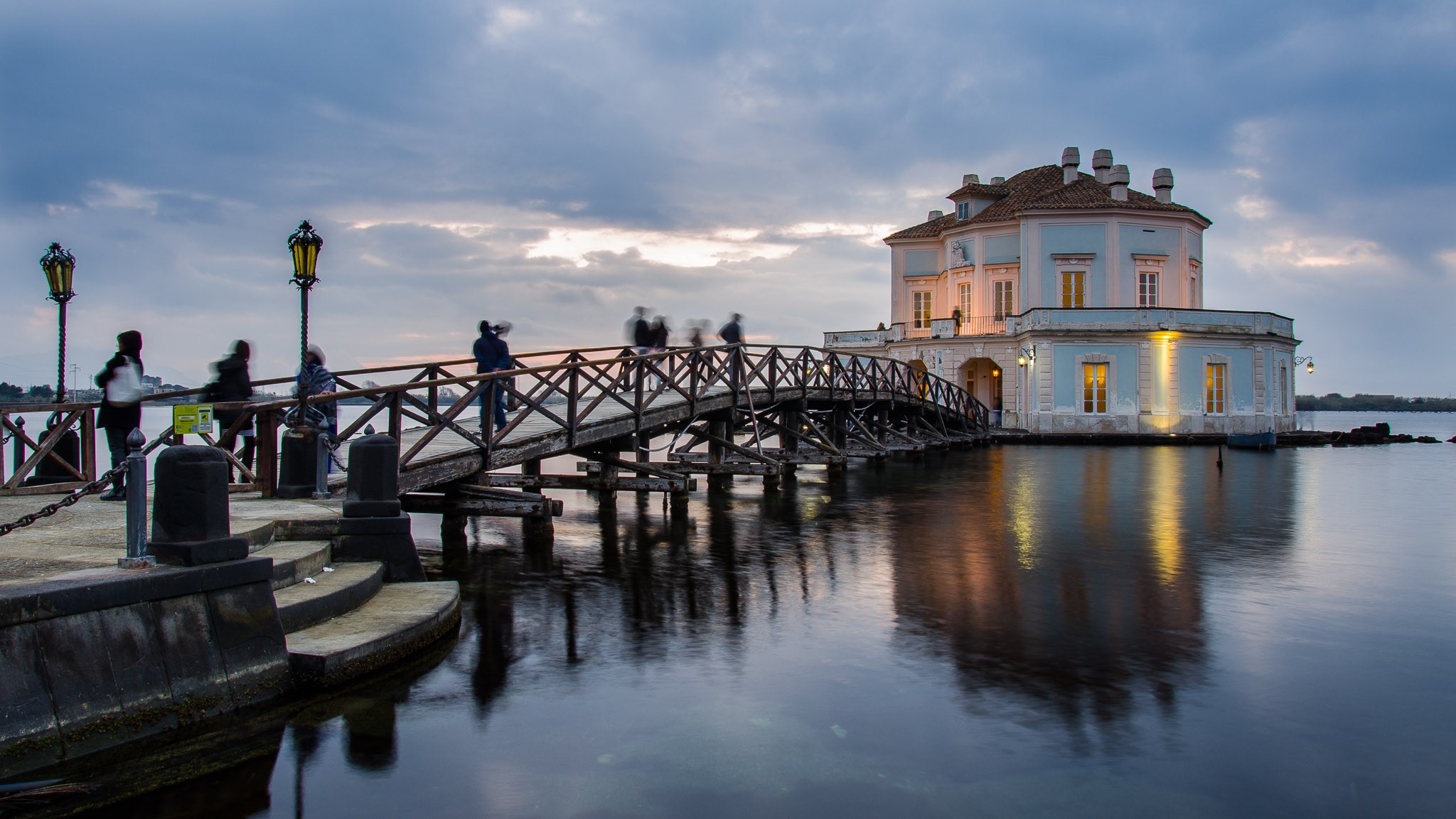Casina Vanvitelliana on Lake Fusaro, Italy HD Wallpaper