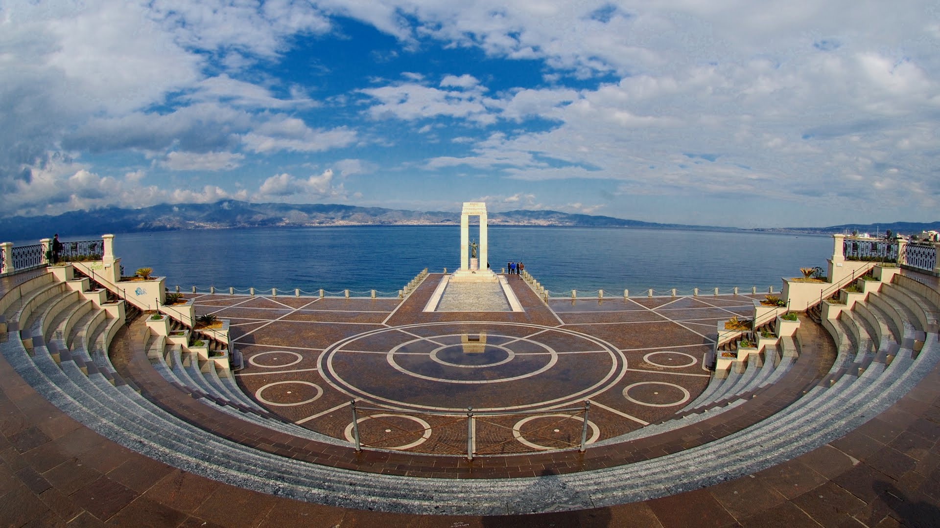 Monument on the waterfront in Reggio di Calabria, Italy HD Wallpaper