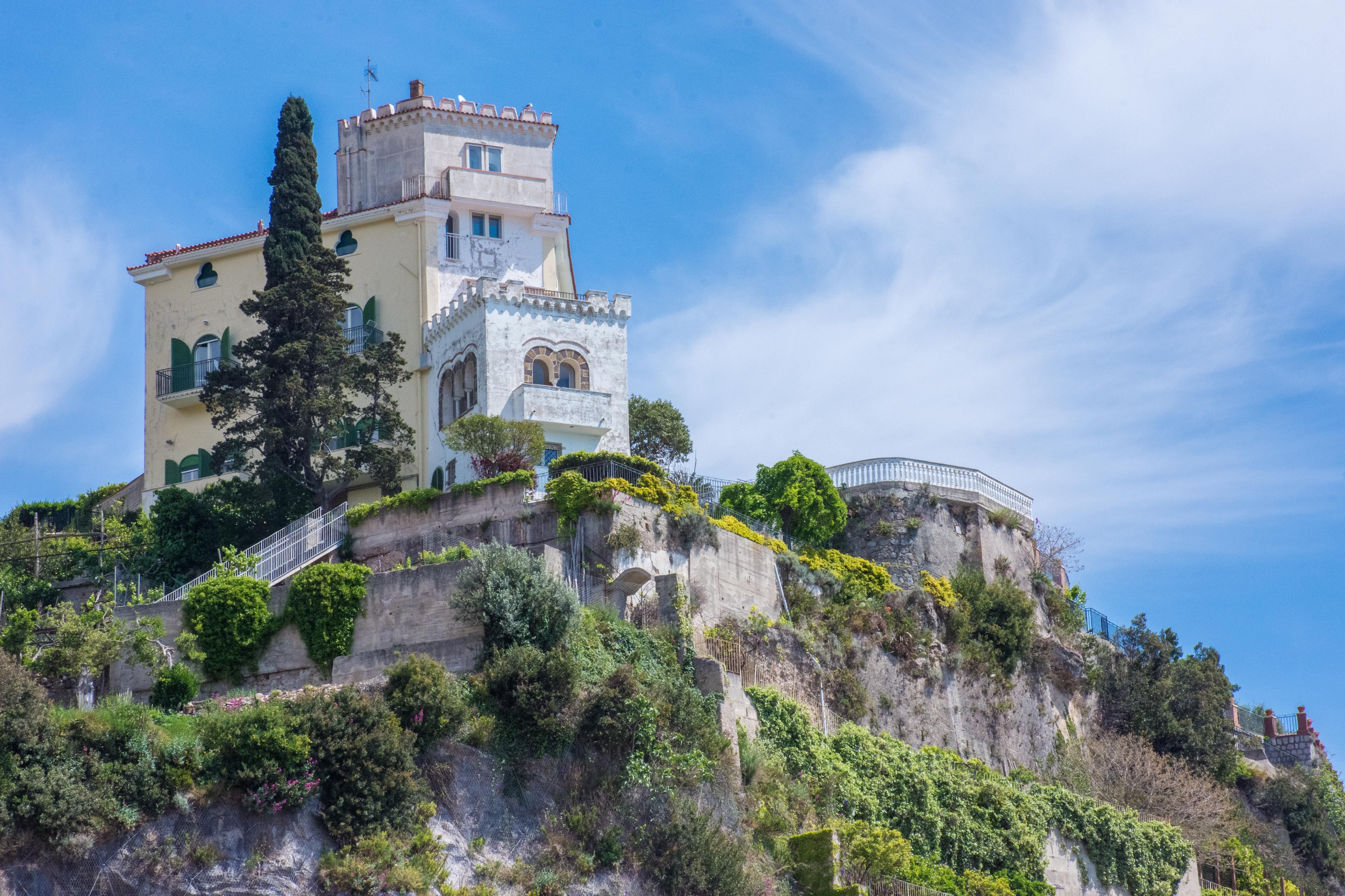 Villa on a cliff in Amalfi, Campania, Italy HD Wallpaper