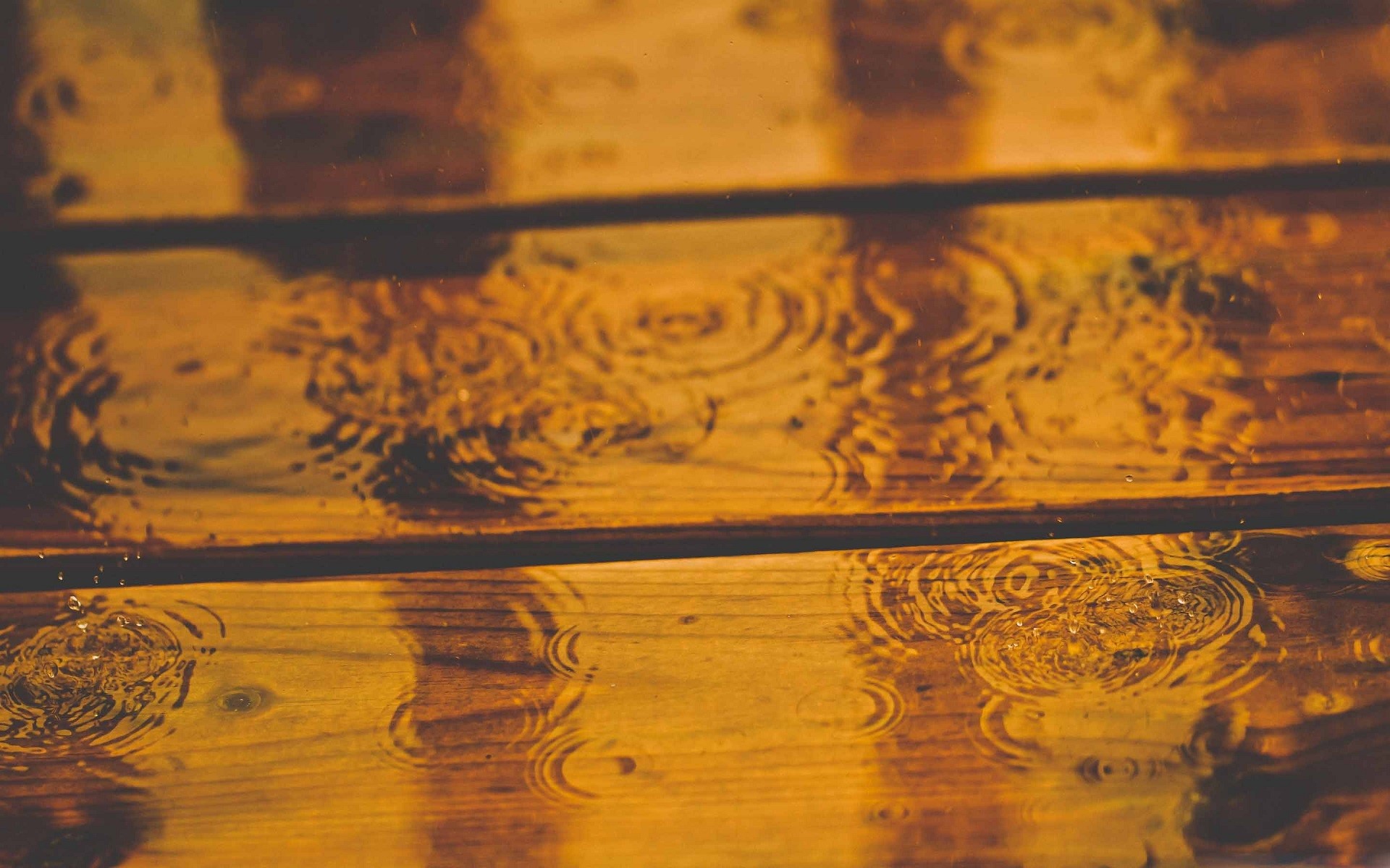 Raindrops on a wooden surface HD Wallpaper