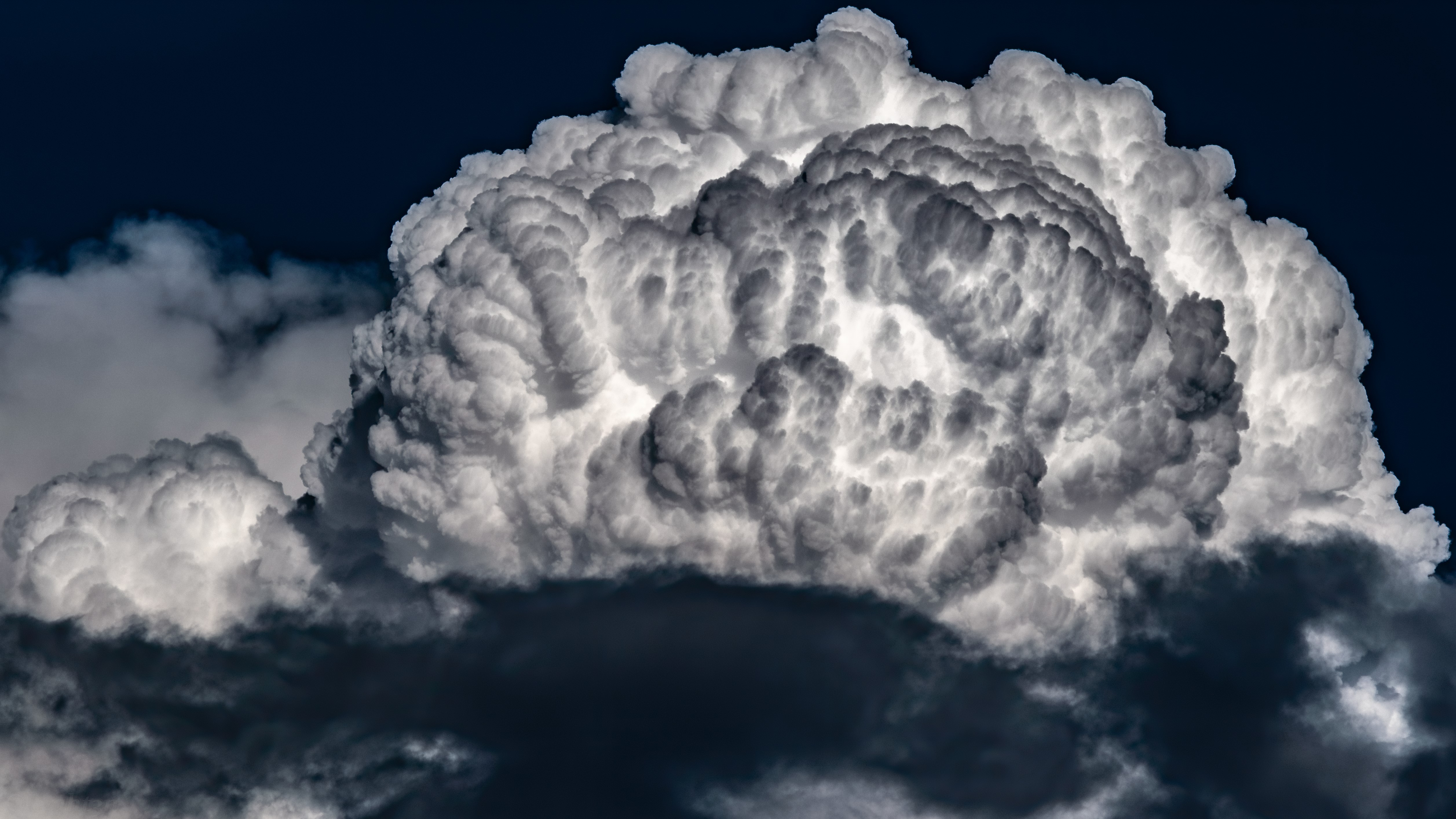 4K photography of dramatic storm clouds HD Wallpaper