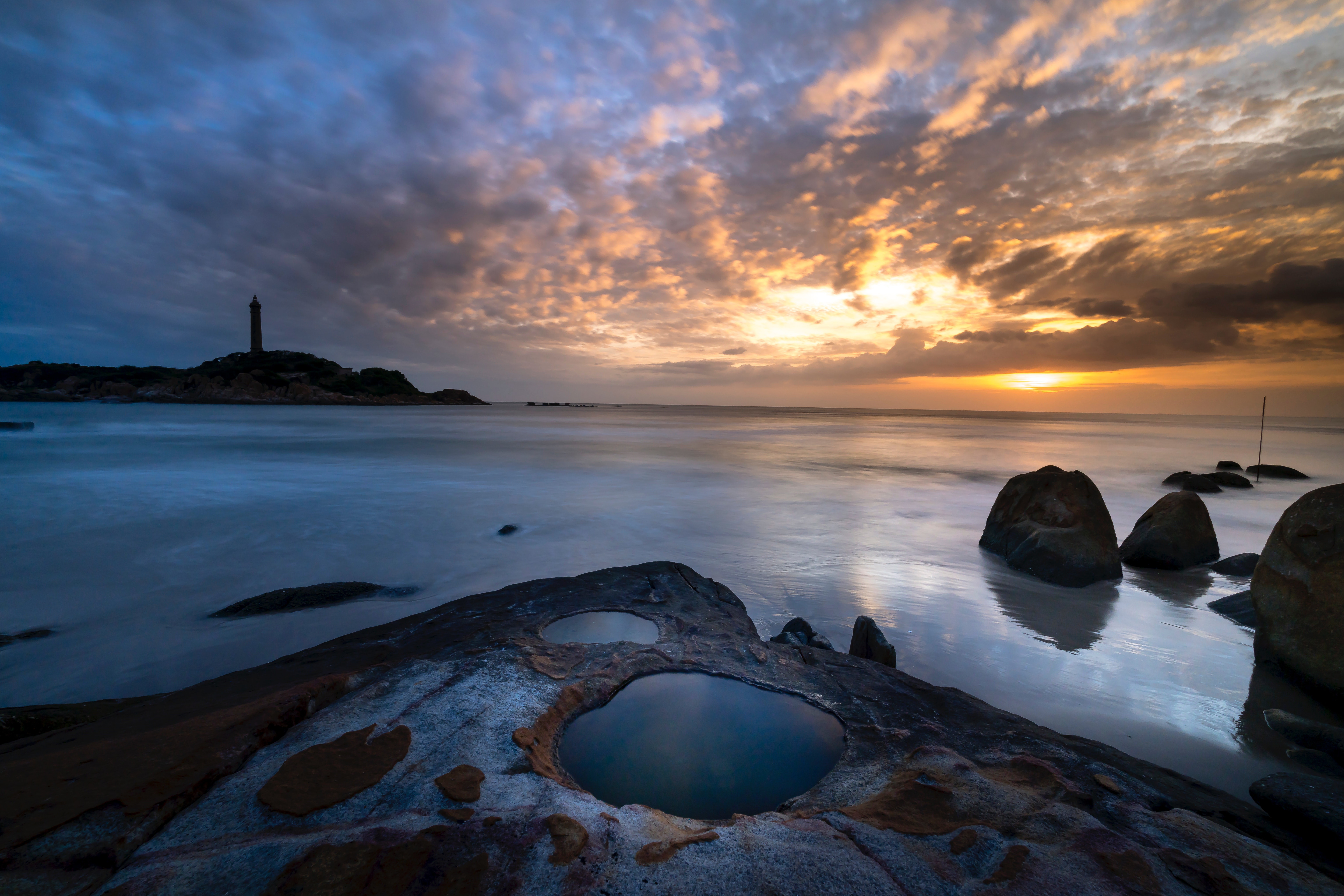 4K long exposure of a lighthouse at sunset HD Wallpaper