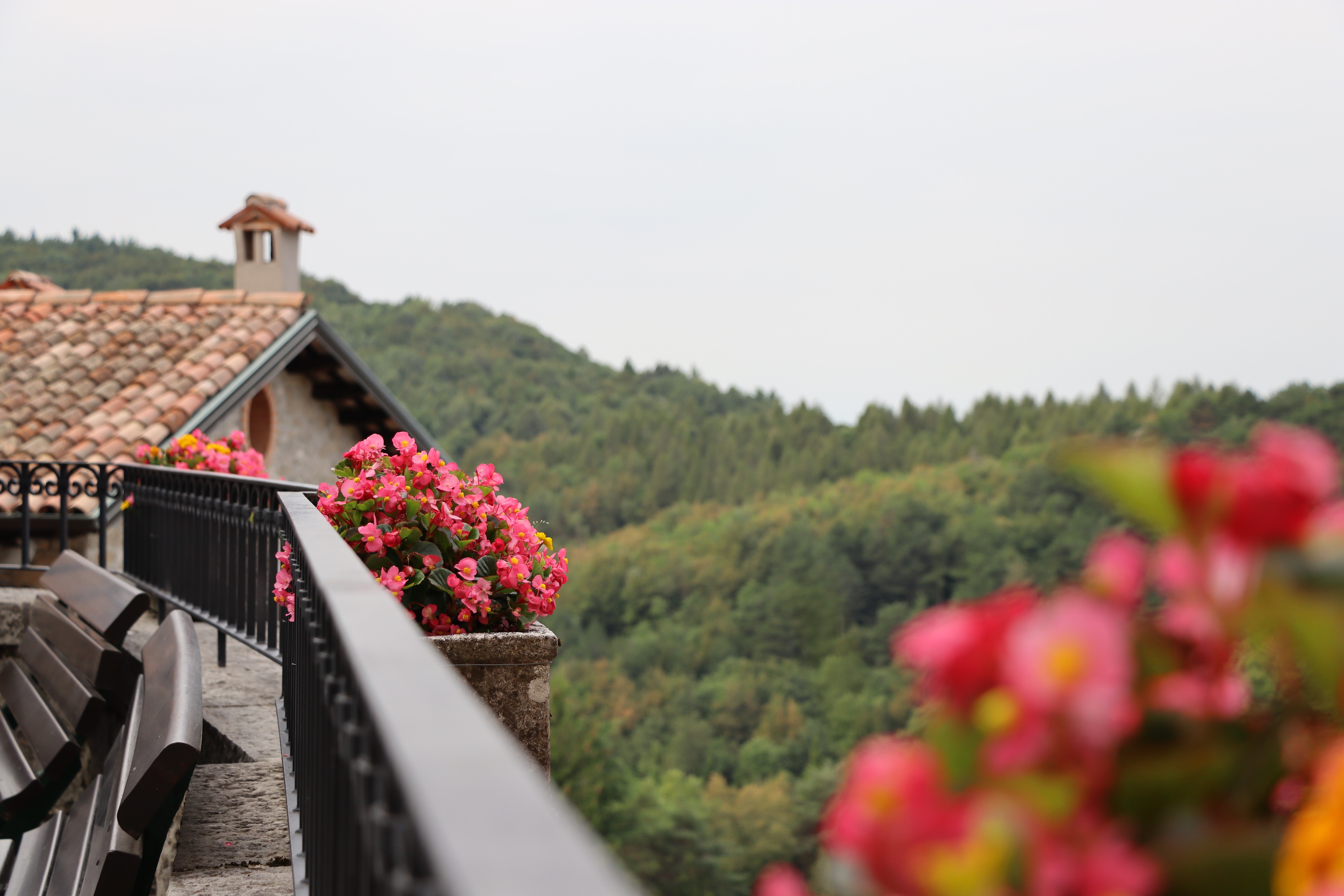 4K Castelmonte Italy flowers on balcony HD Wallpaper