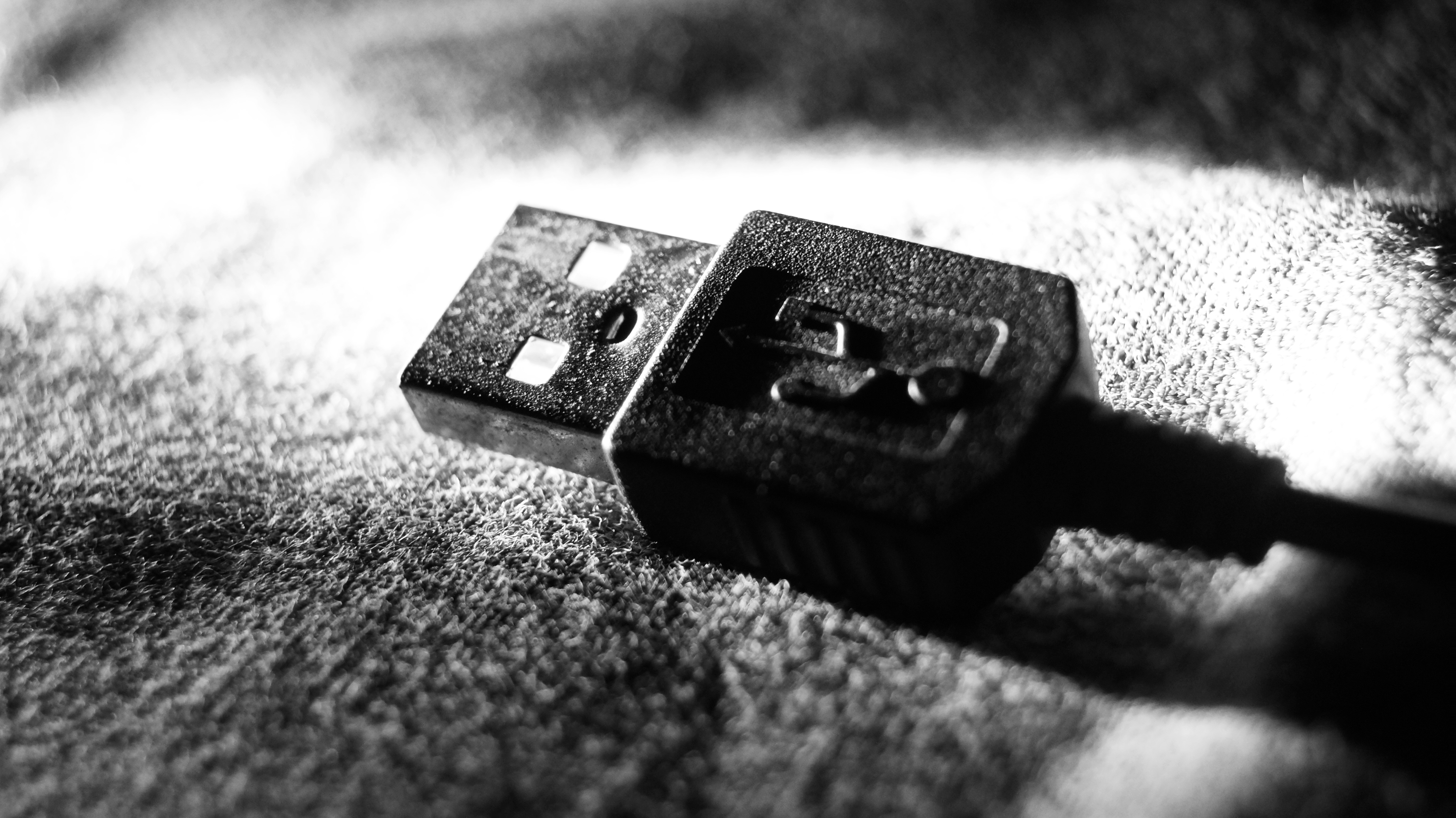 Monochrome macro shot of a USB connector HD Wallpaper