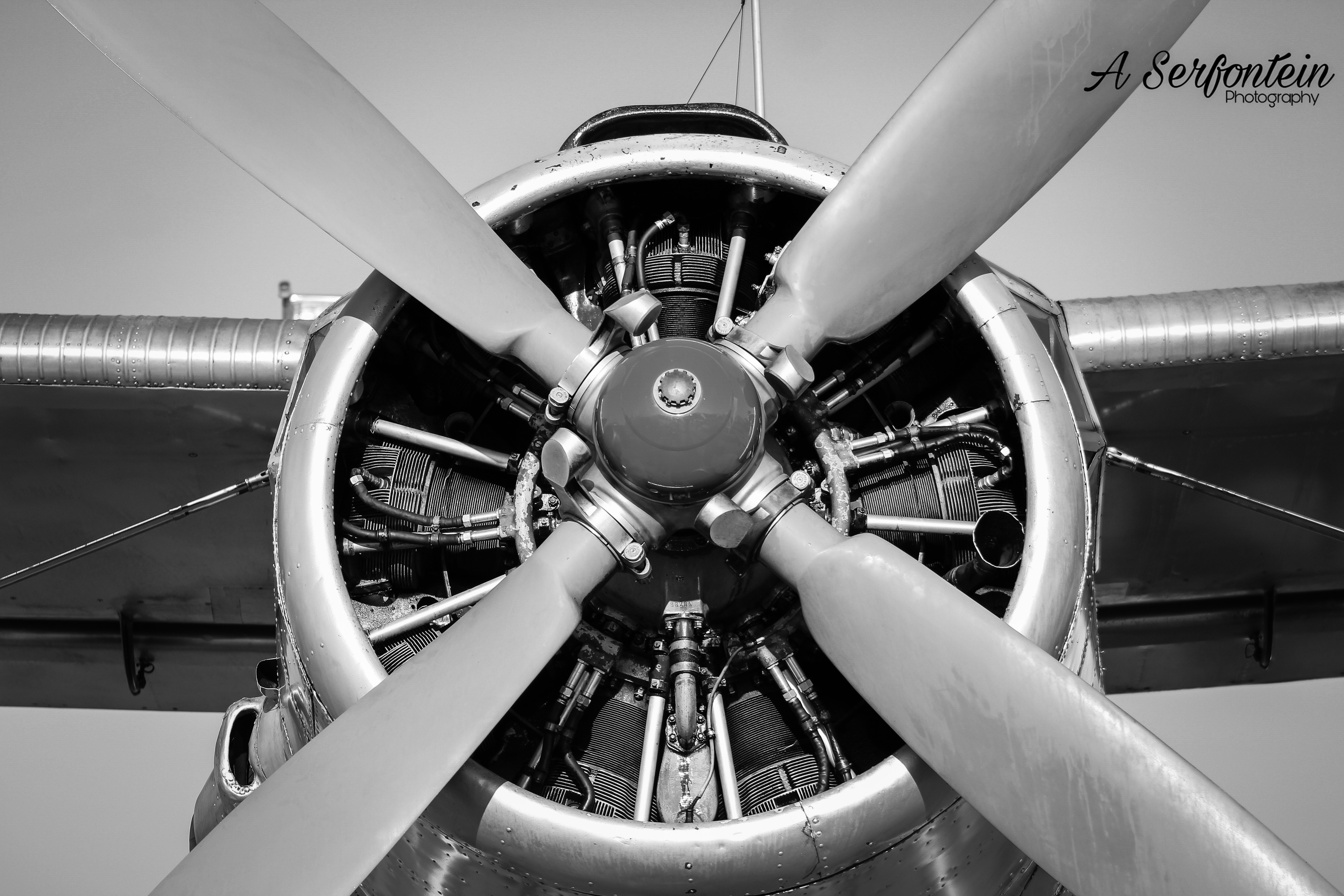 Close-up of an aircraft engine and propeller HD Wallpaper