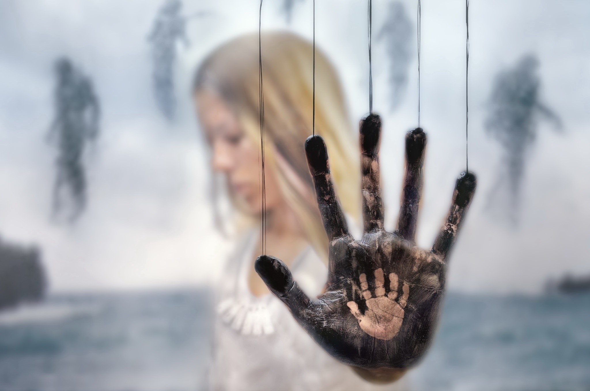 Death Stranding: Handprint on a woman's hand HD Wallpaper