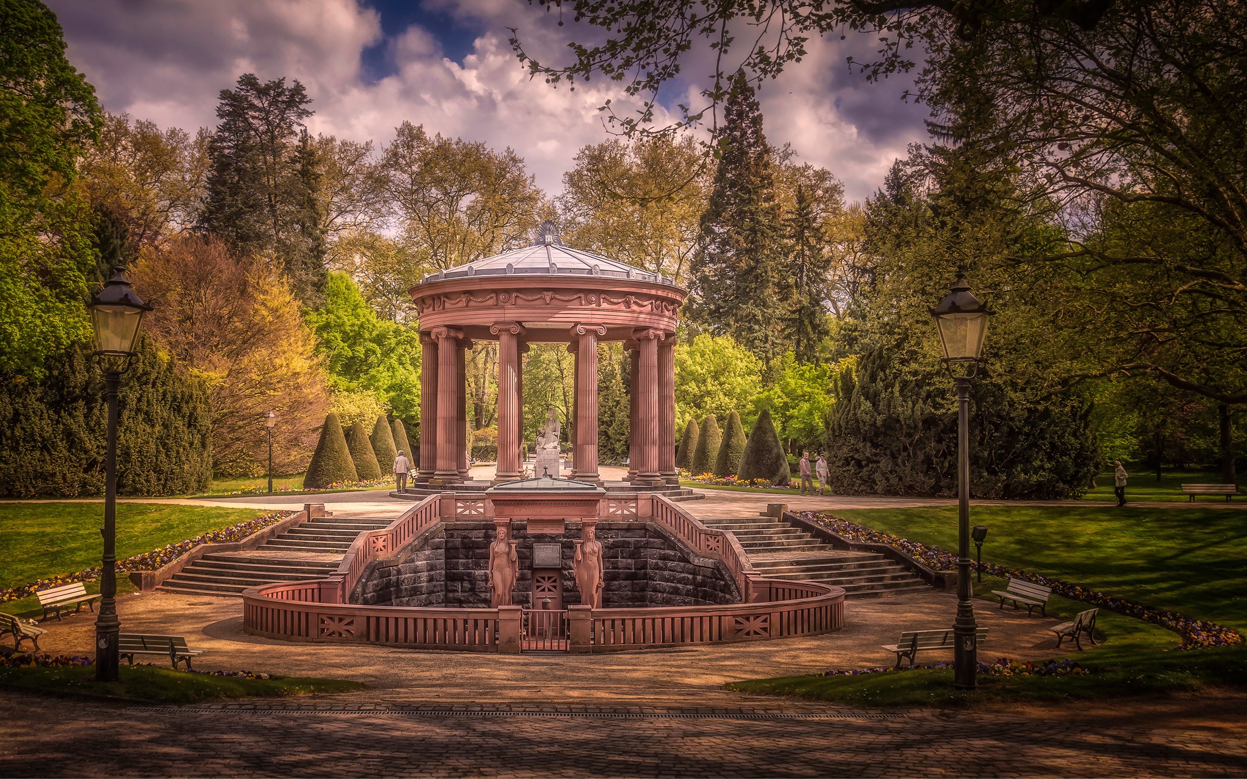 Park with a rotunda and fountain in Bad Homburg, Germany HD Wallpaper
