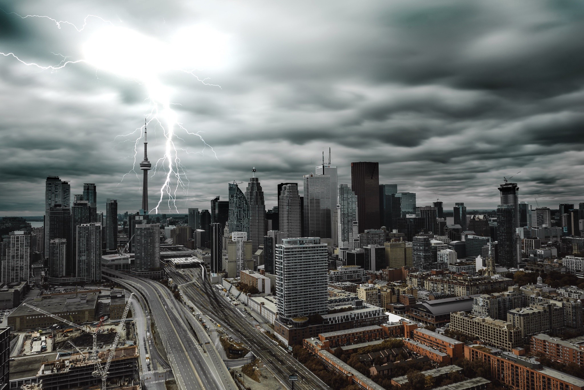 Lightning strikes Toronto cityscape during a storm HD Wallpaper
