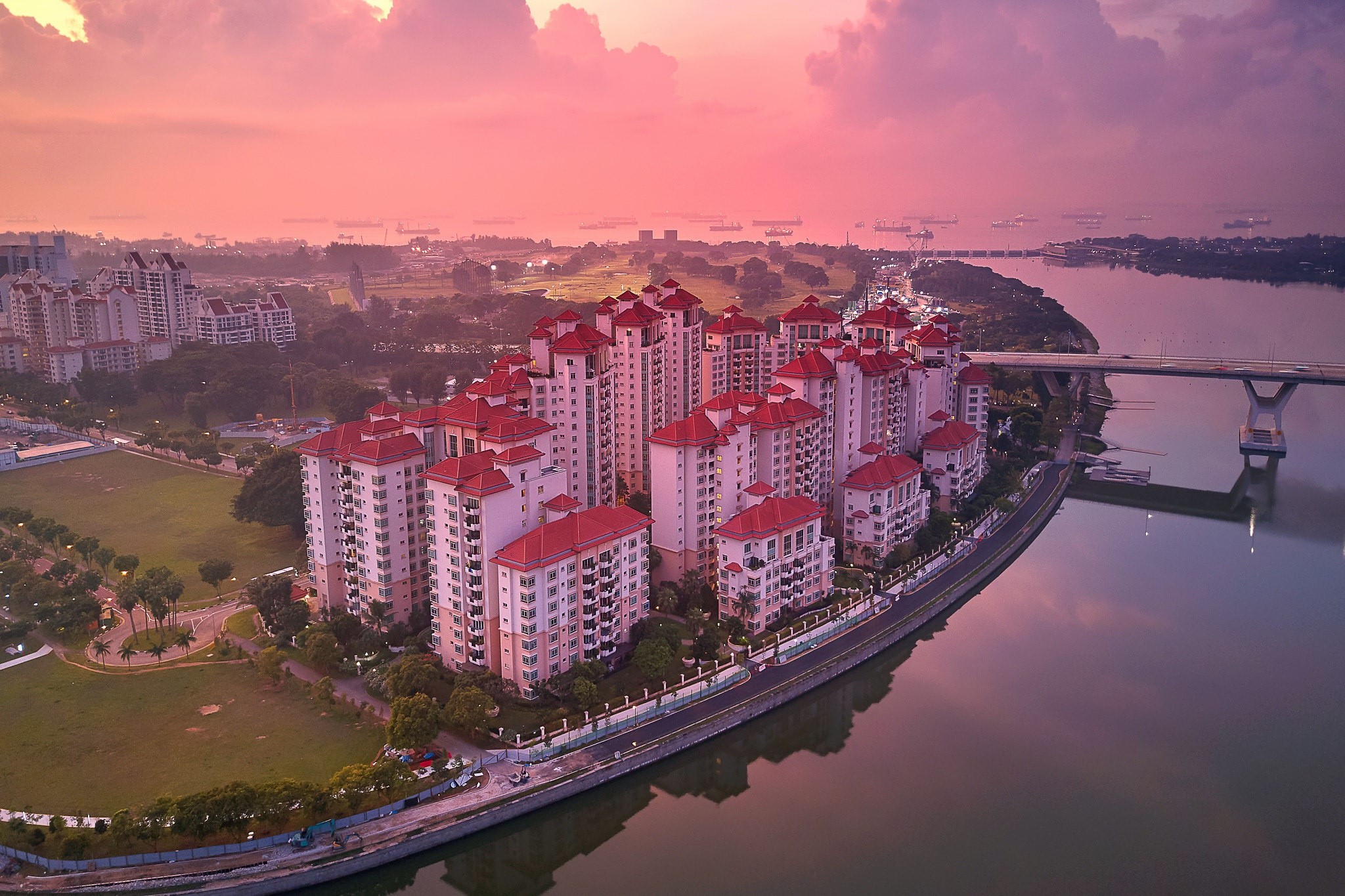 Apartment buildings by the river at sunset in Singapore HD Wallpaper