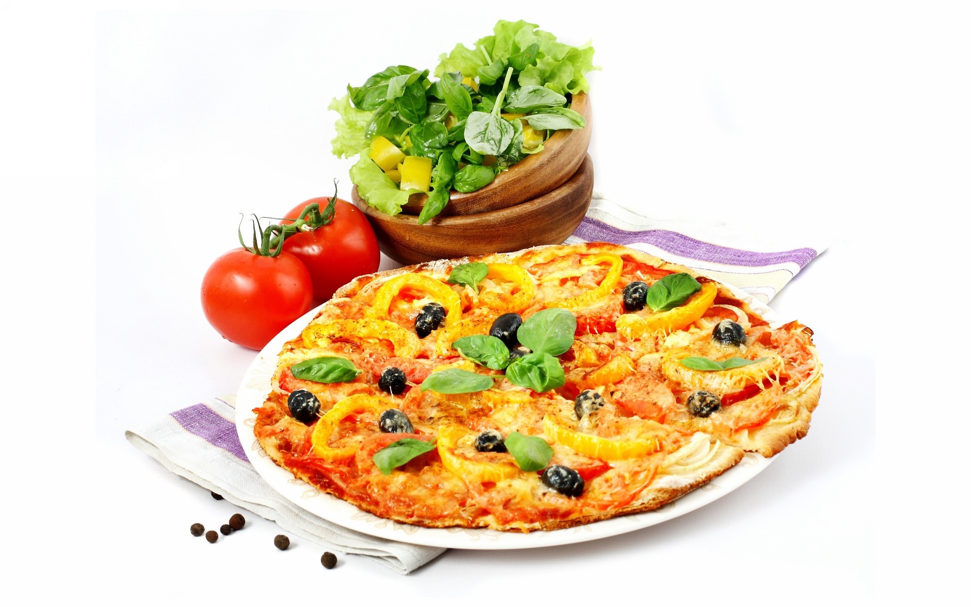 Pizza with tomatoes, olives, and salad HD Wallpaper