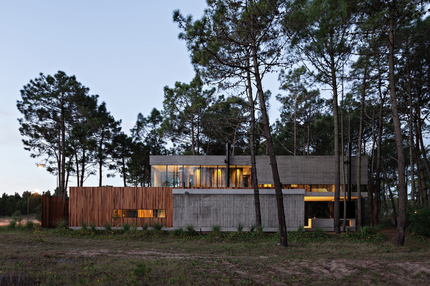 Modern concrete and wood house surrounded by trees HD Wallpaper