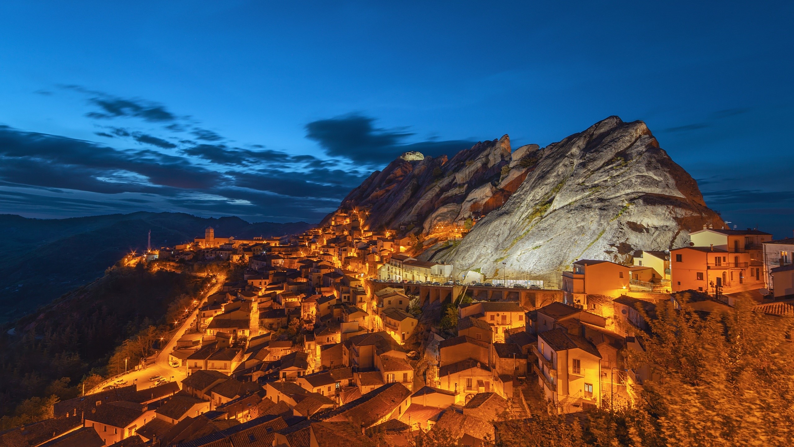 Italian town on a mountainside at dusk HD Wallpaper