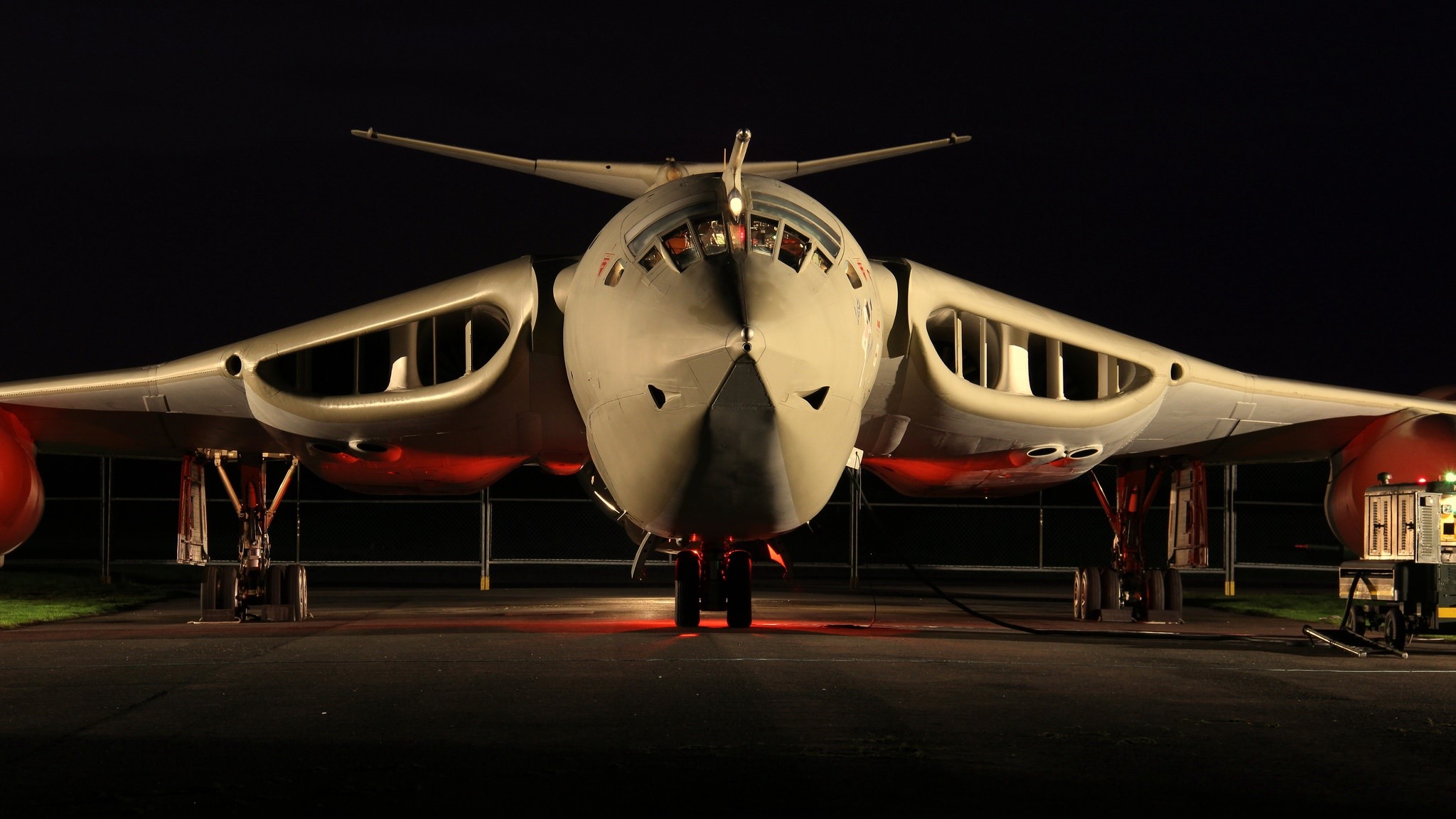 Handley Page Victor bomber aircraft at night HD Wallpaper