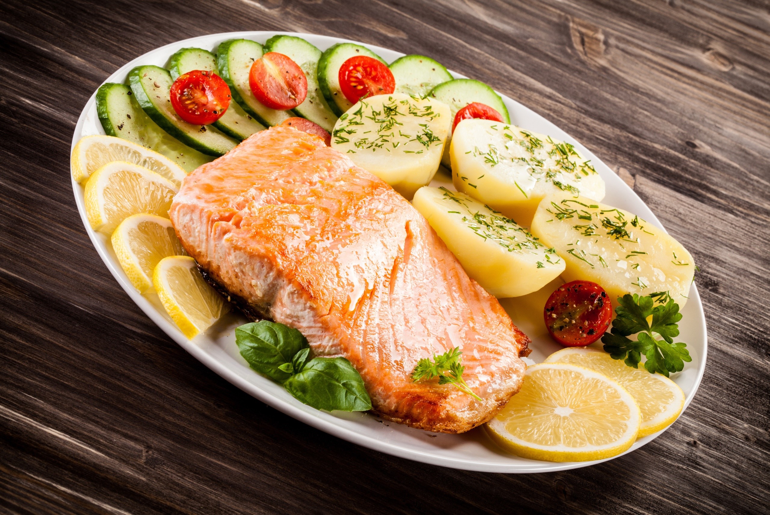 Salmon with potatoes, lemons, cucumbers, and tomatoes HD Wallpaper