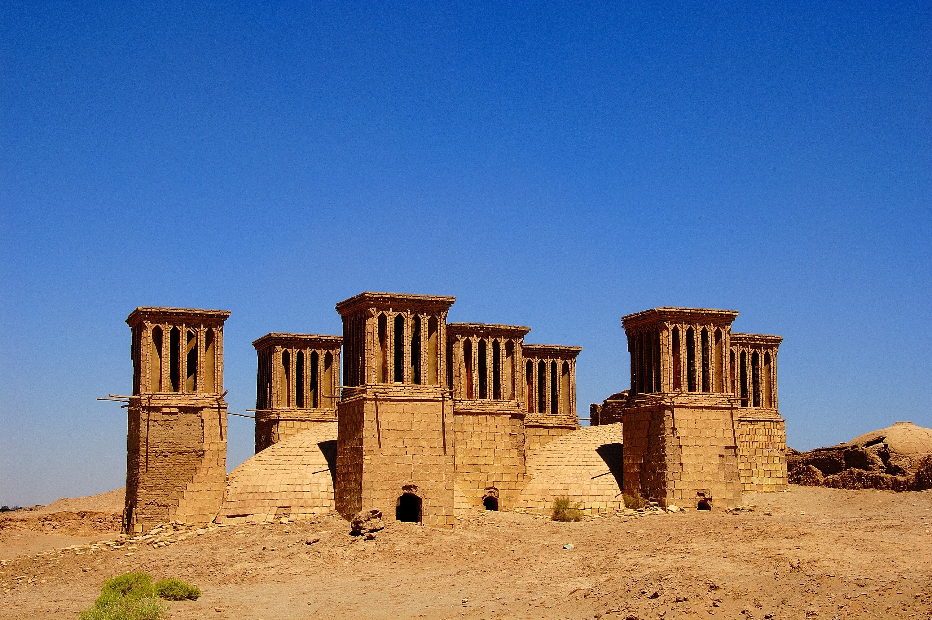 Windcatchers in a desert landscape, Iran HD Wallpaper